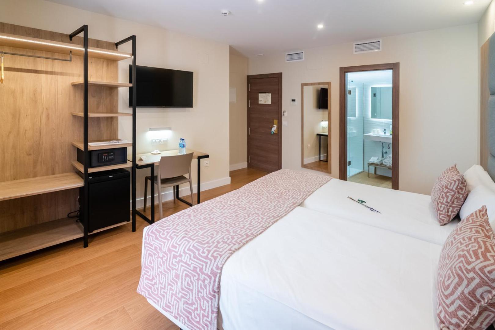 Standard Twin Room