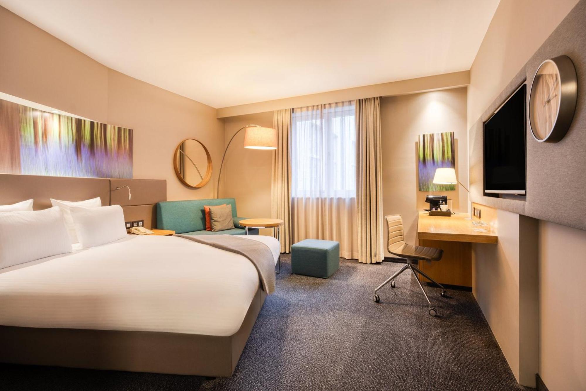 Standard King Room City View