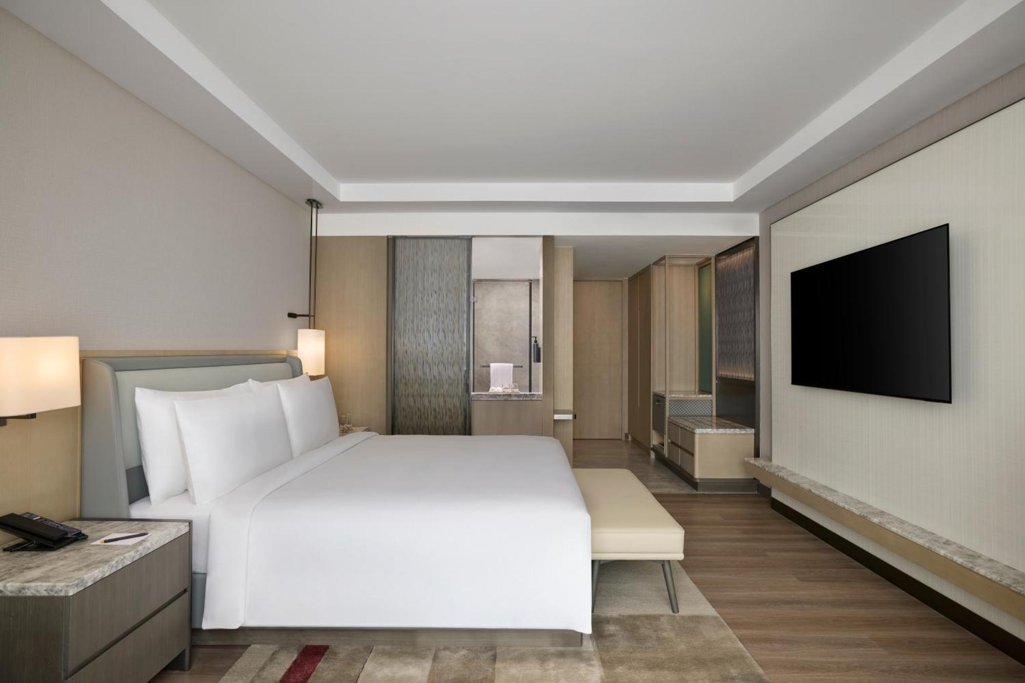 Business Deluxe with Executive lounge access