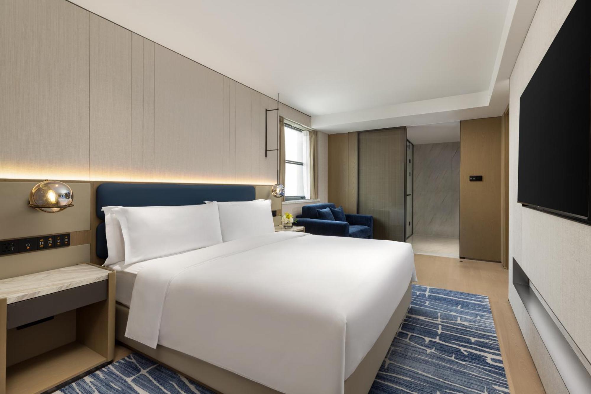 One-Bedroom King Suite