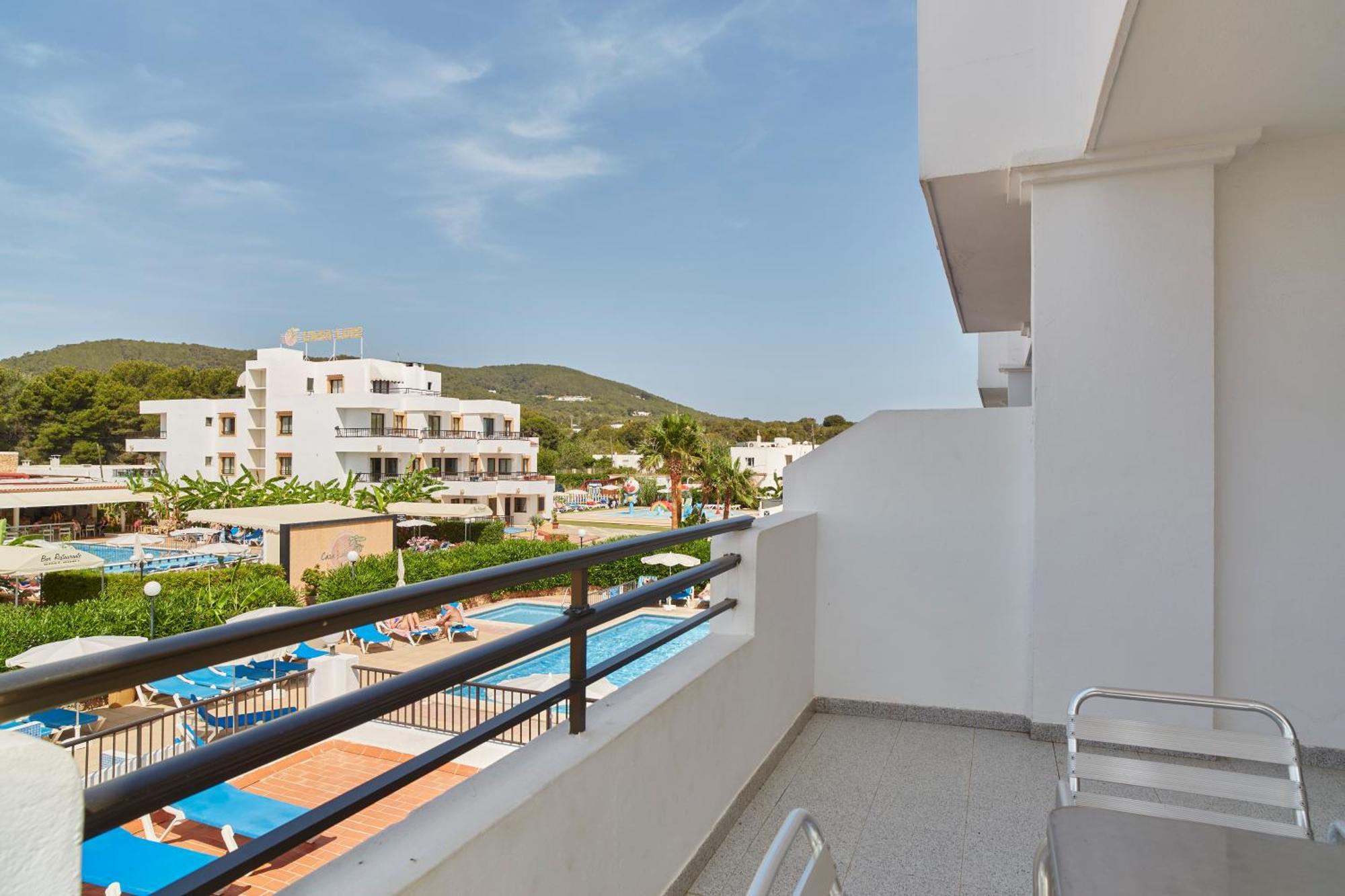 Premium One-Bedroom Apartment Pool View,1742724643:JPEG