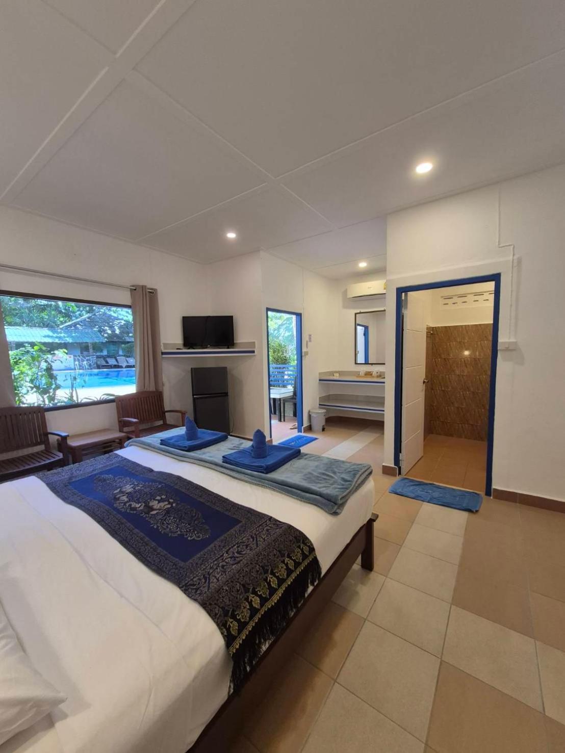 Pool Bungalow