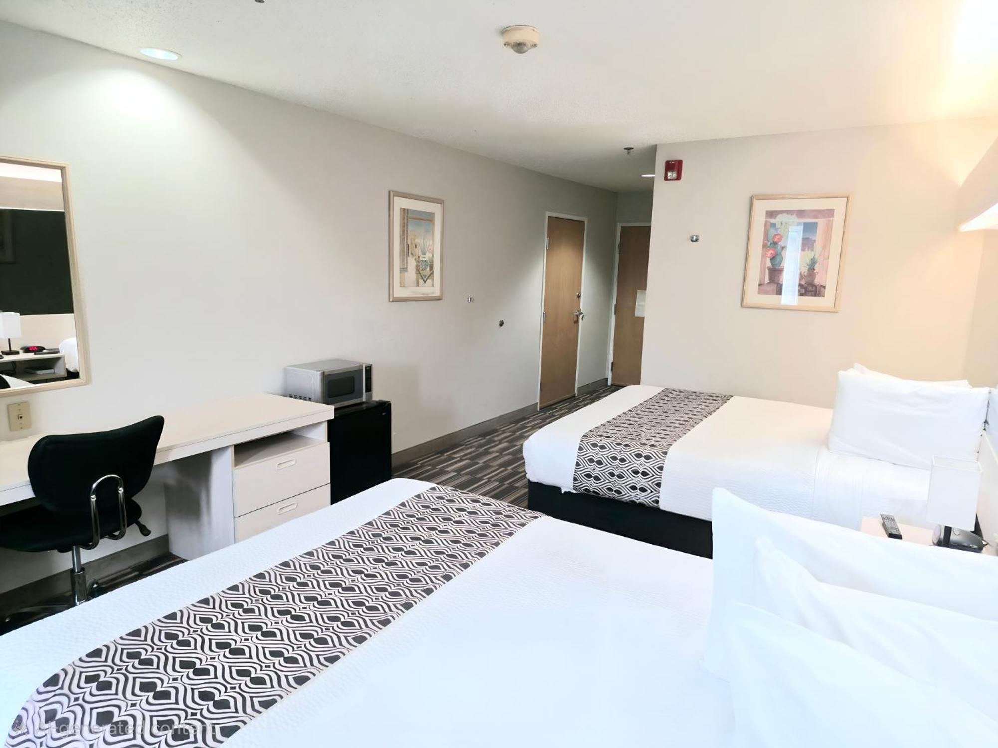 Deluxe Queen Room with Two Queen Beds - Disability Access - Non-Smoking