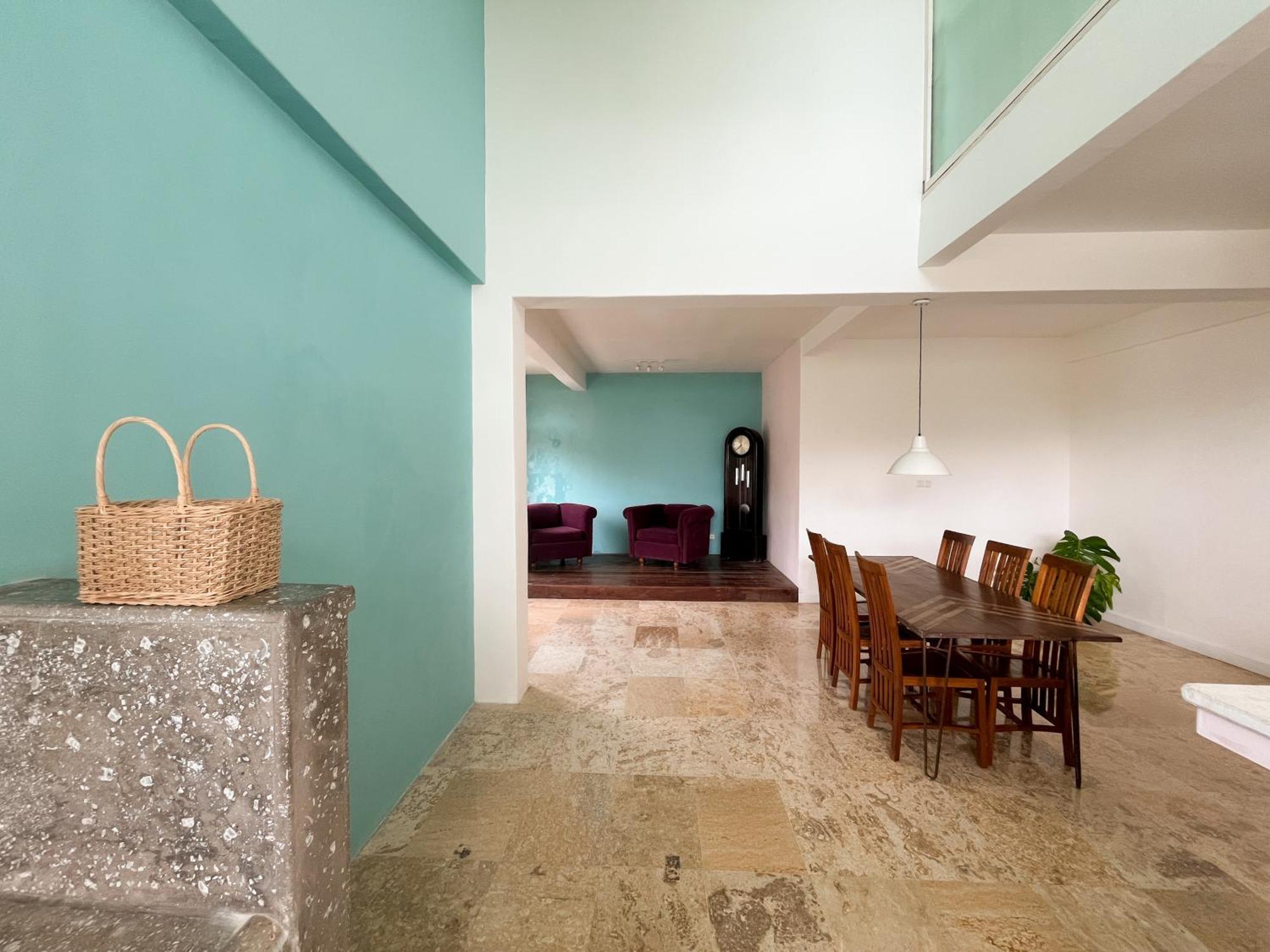 Apartemen dengan Pemandangan Kolam Renang