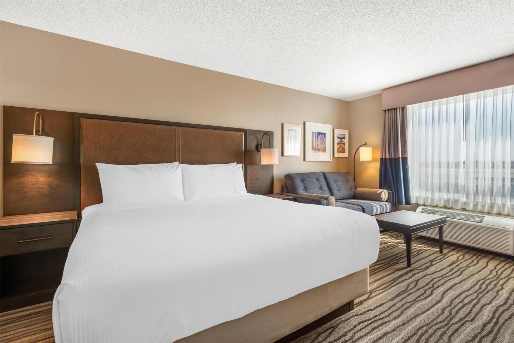 King Suite with Whirlpool - Non-Smoking