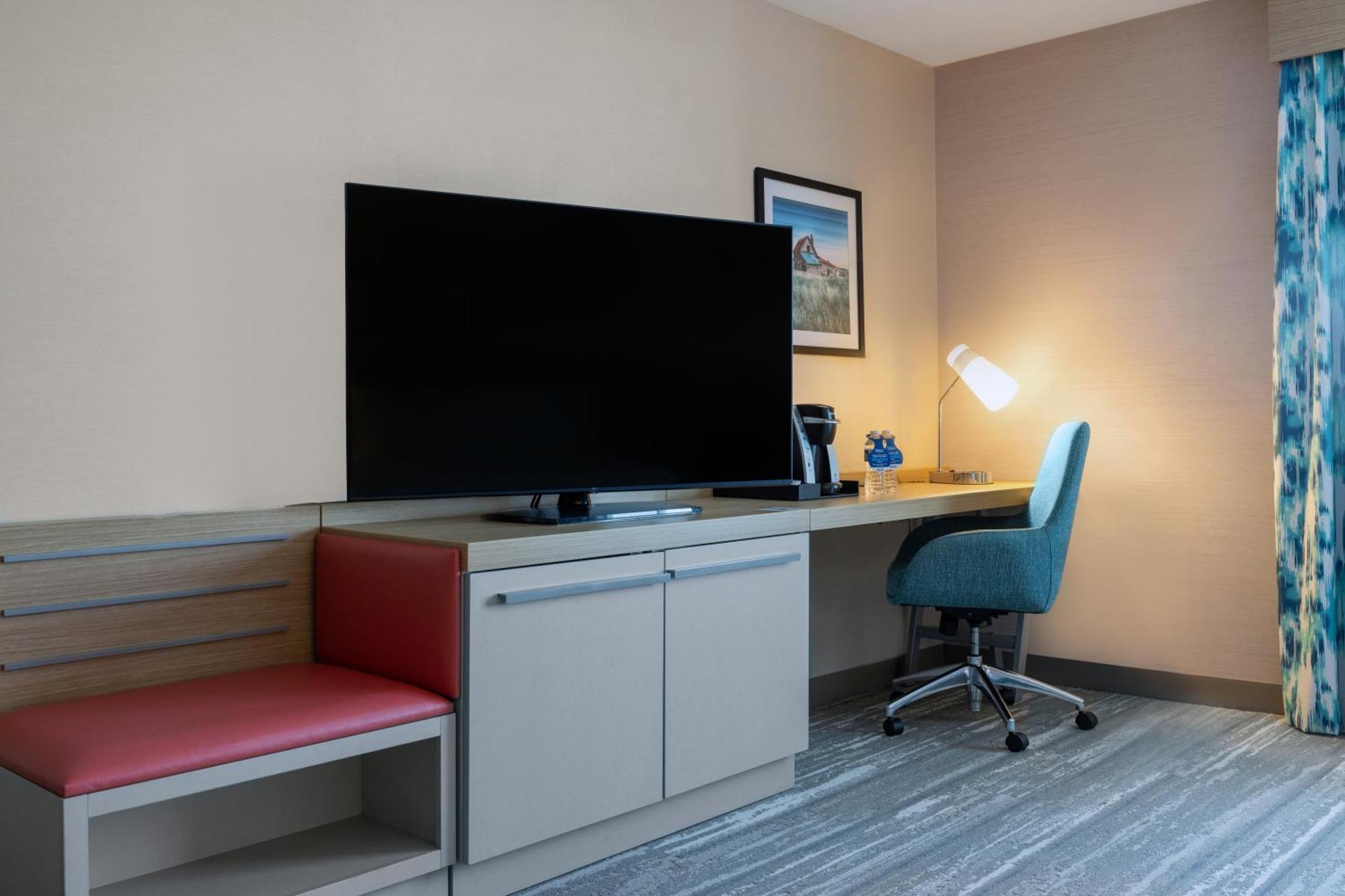 Queen Room with Two Queen Beds and Bath Tub - Mobility Access