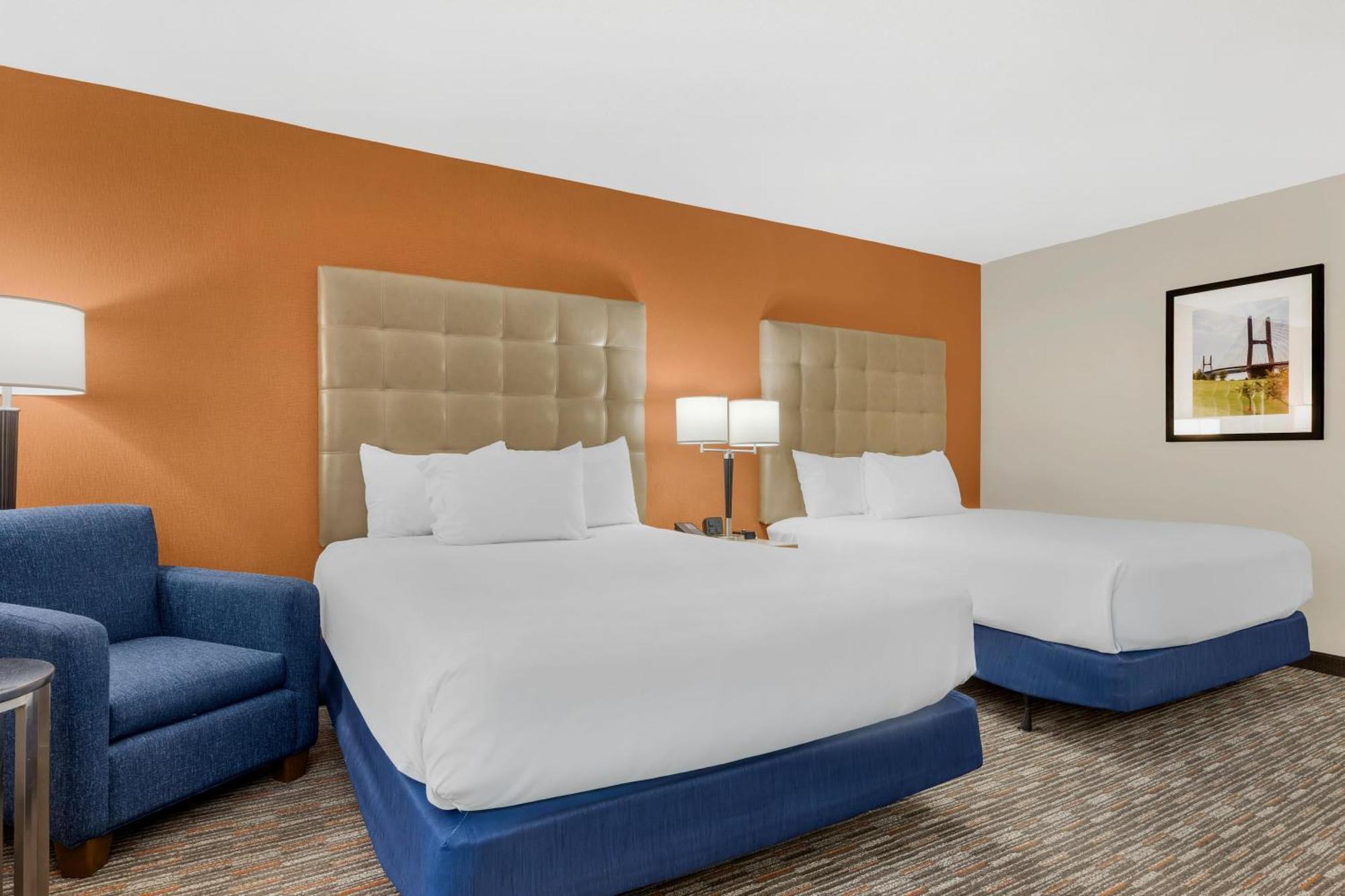 Deluxe Queen Room with Two Queen Beds - Accessible, Tub