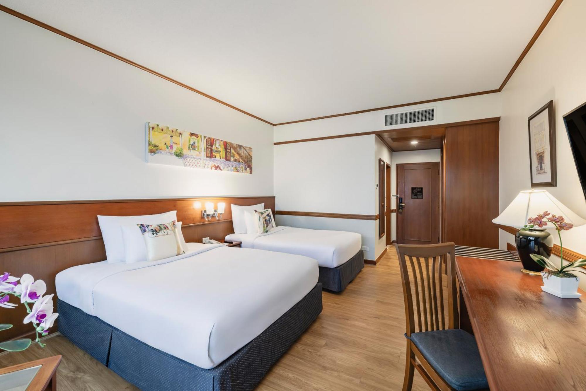 Premier Superior Partial Sea View