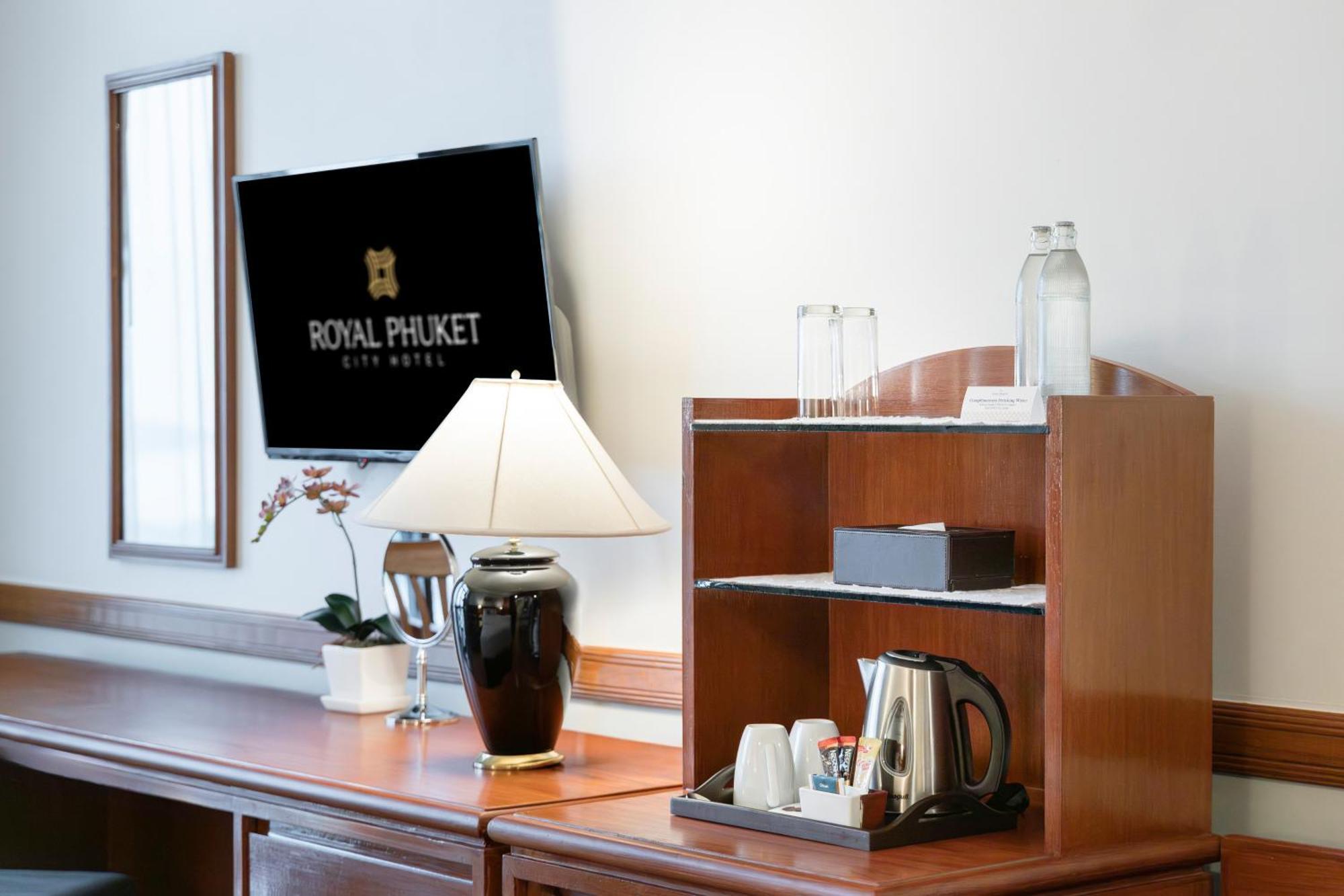Premier Deluxe Partial Sea View
