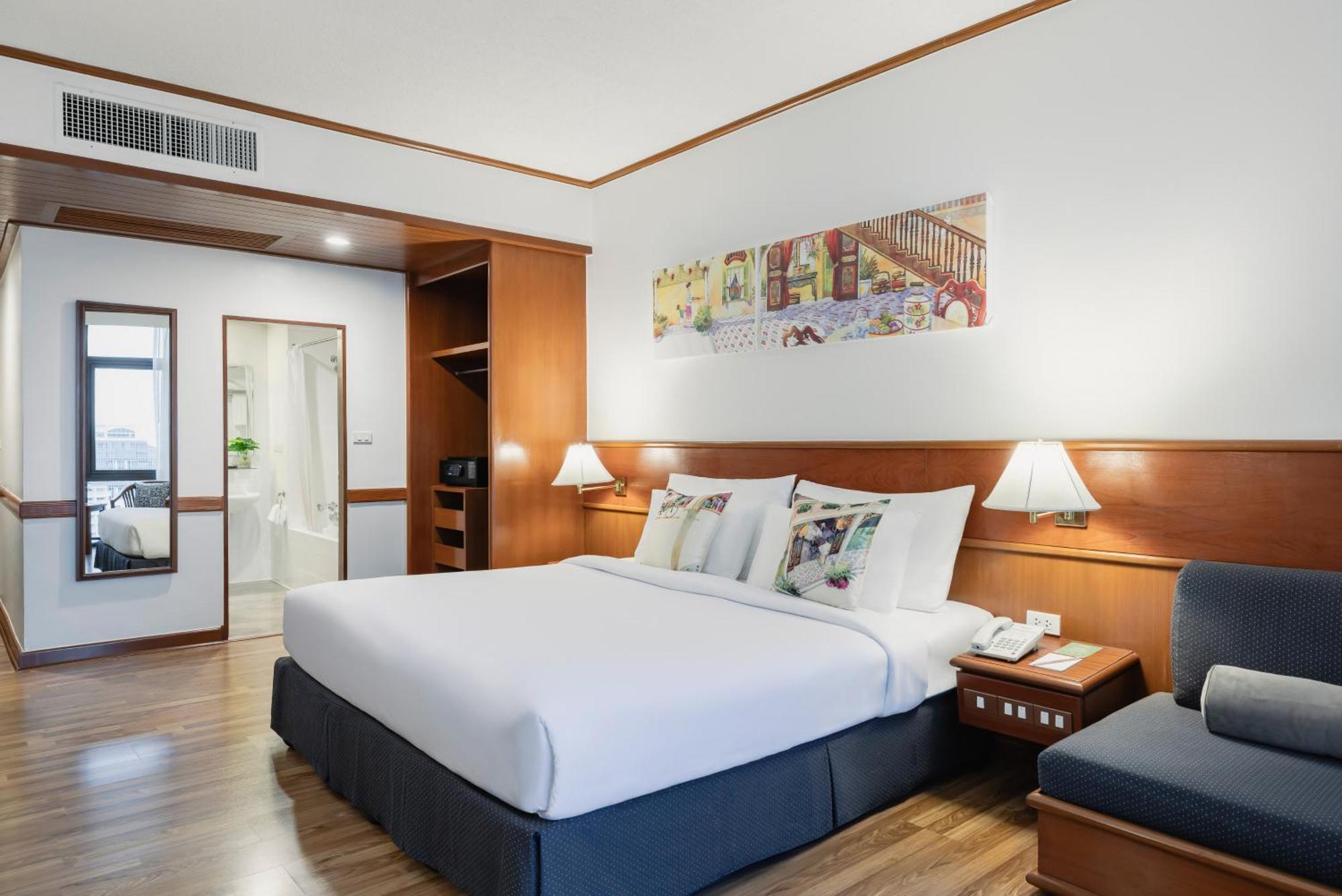 Premier Deluxe Partial Sea View
