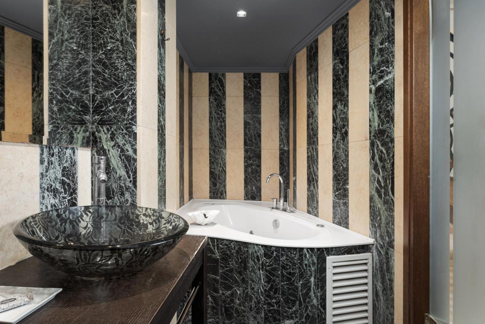Suite with Spa Bath
