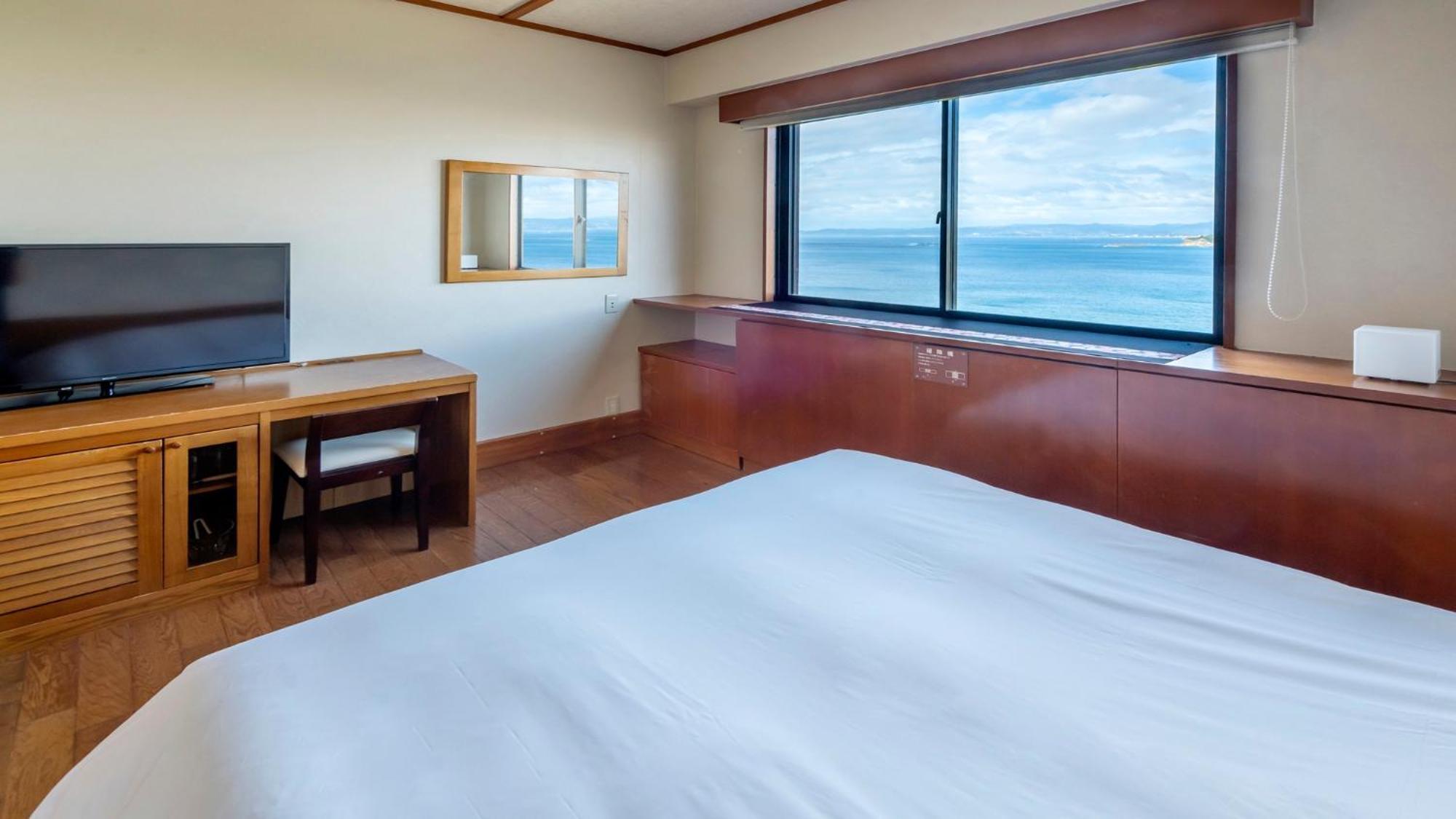 Double Room with Shower and Ocean View