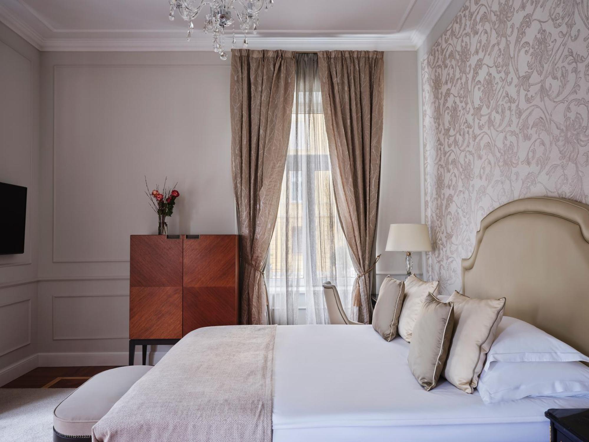 Superior Room with Balcony and Park View