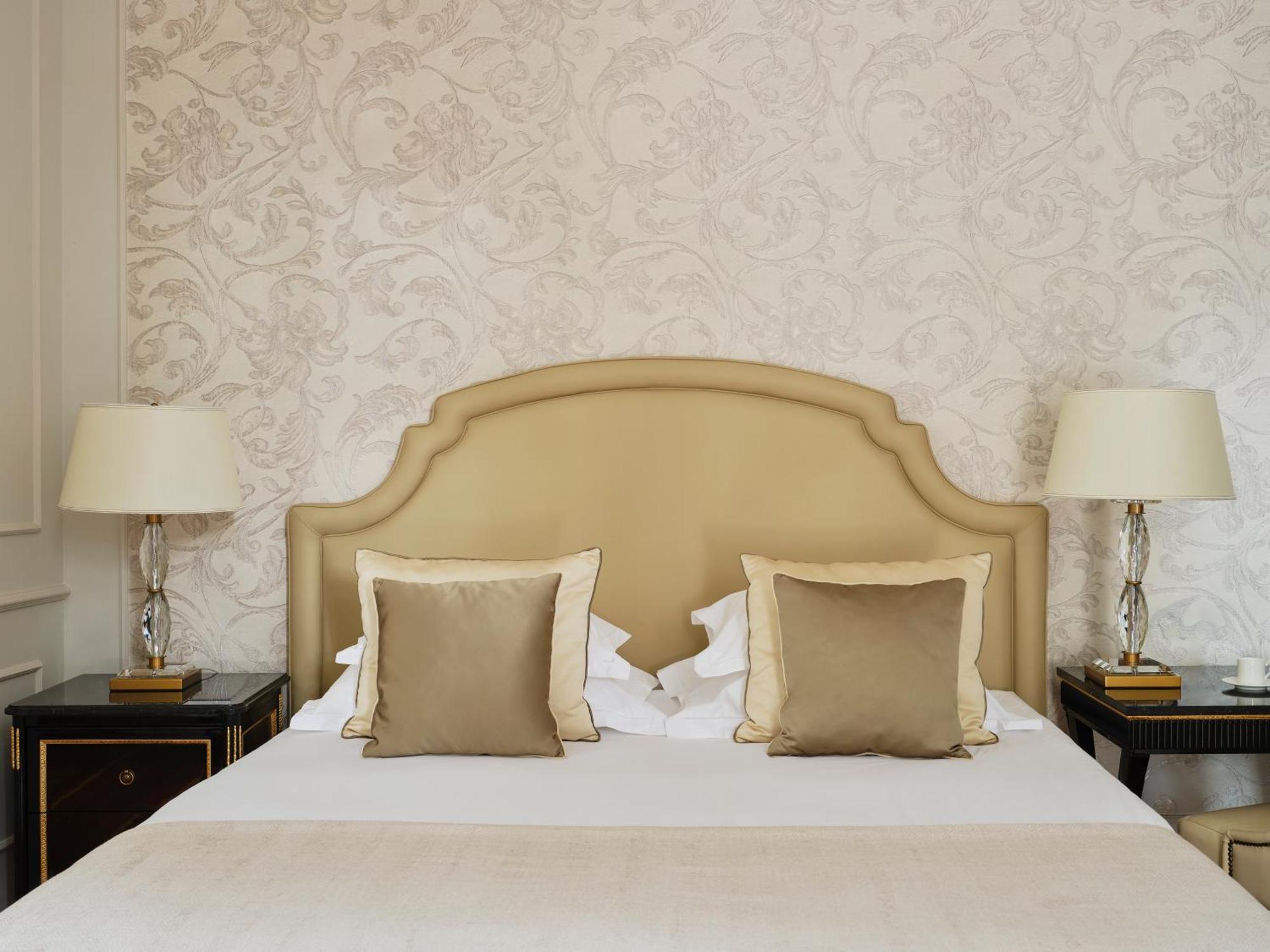 Deluxe Room with Balcony and Park View