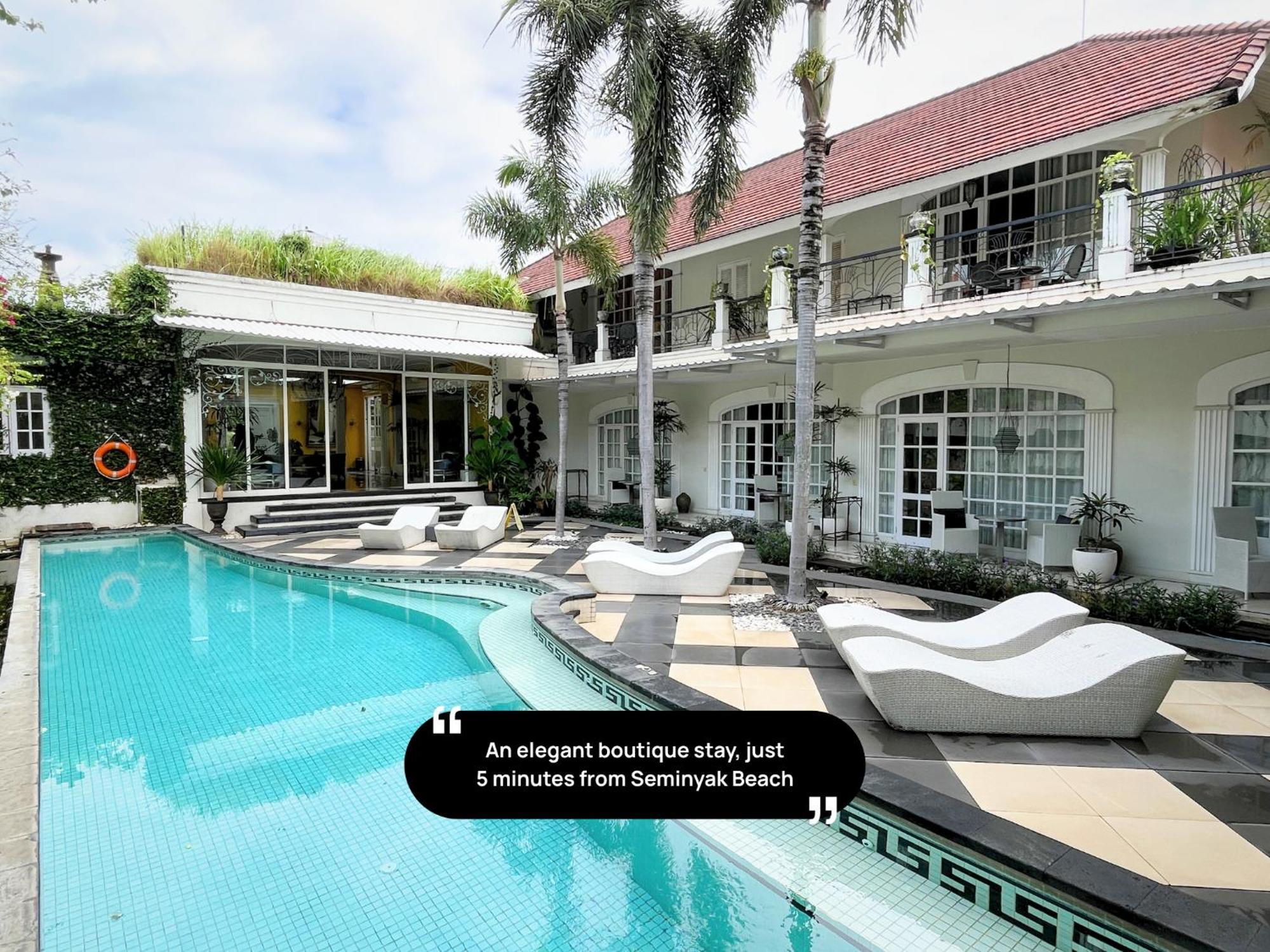 Casa Artista Pool View Room
