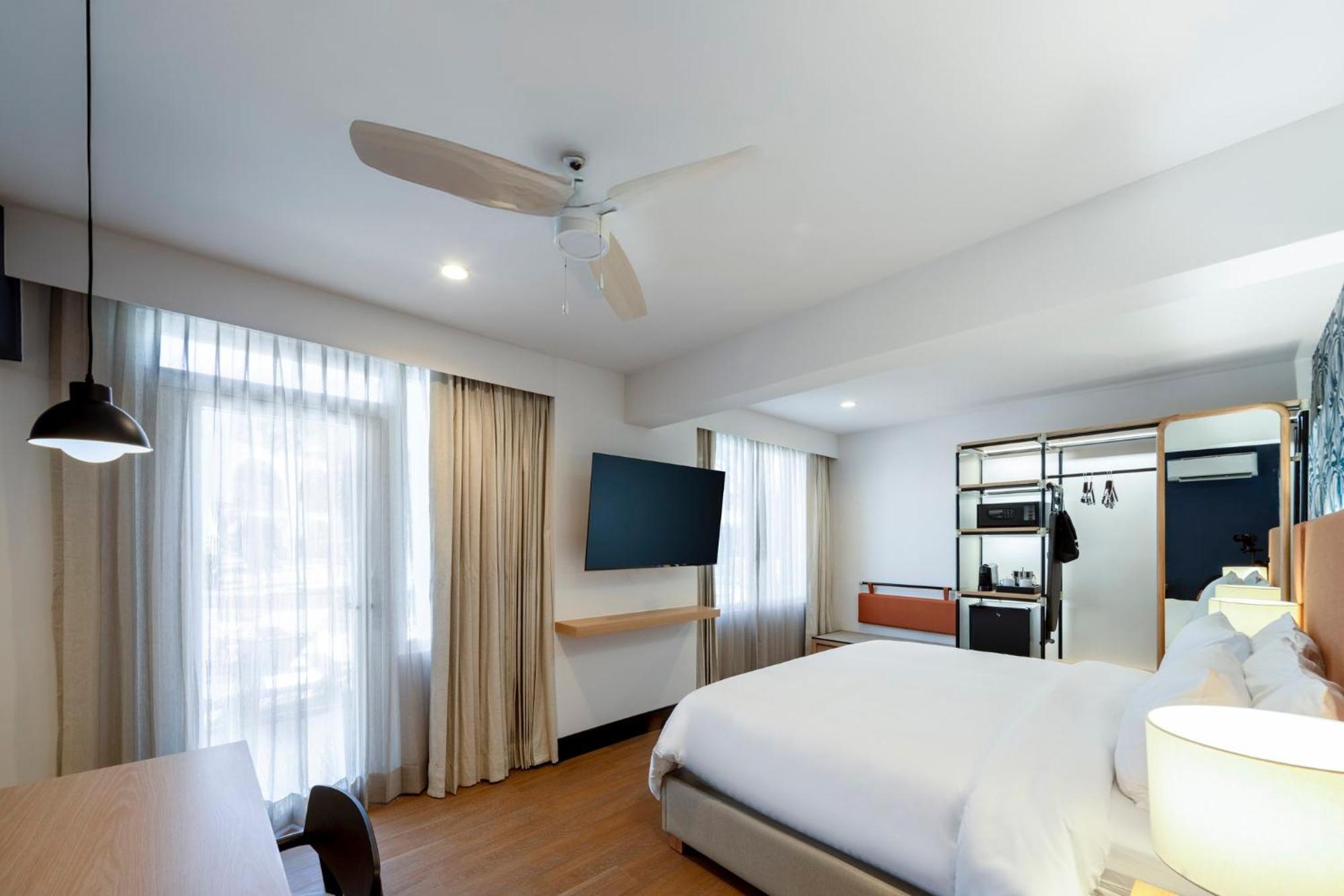 Standard King Room with Pool View