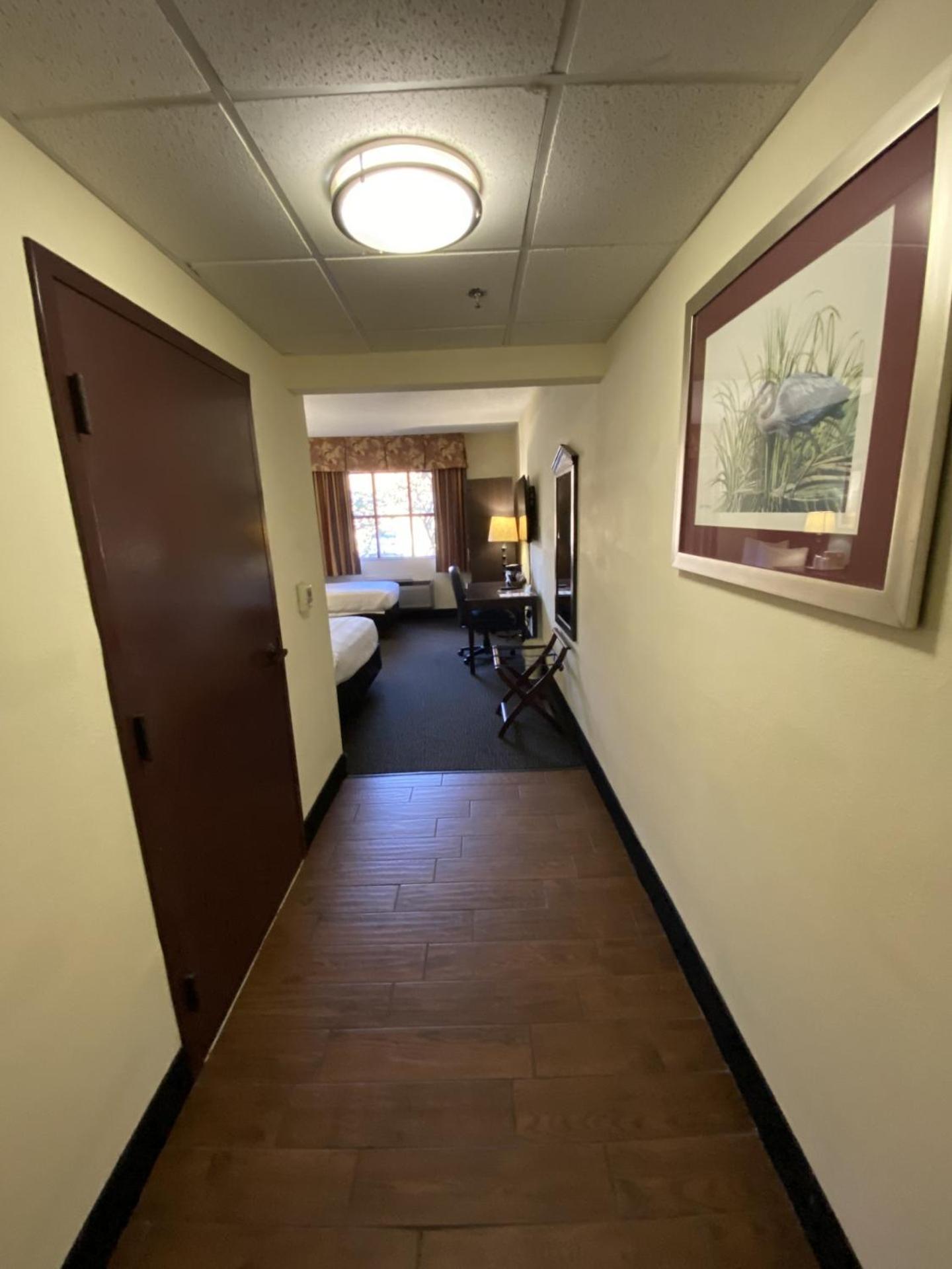 Queen Room Queen Bed Single Bed Roll Shower or Disability Access