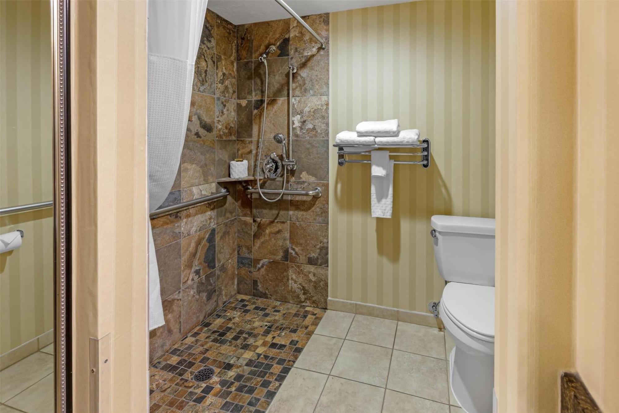 Habitación Doble con 2 camas grandes y ducha a ras de suelo - Acceso para personas de movilidad reducida/No fumadores