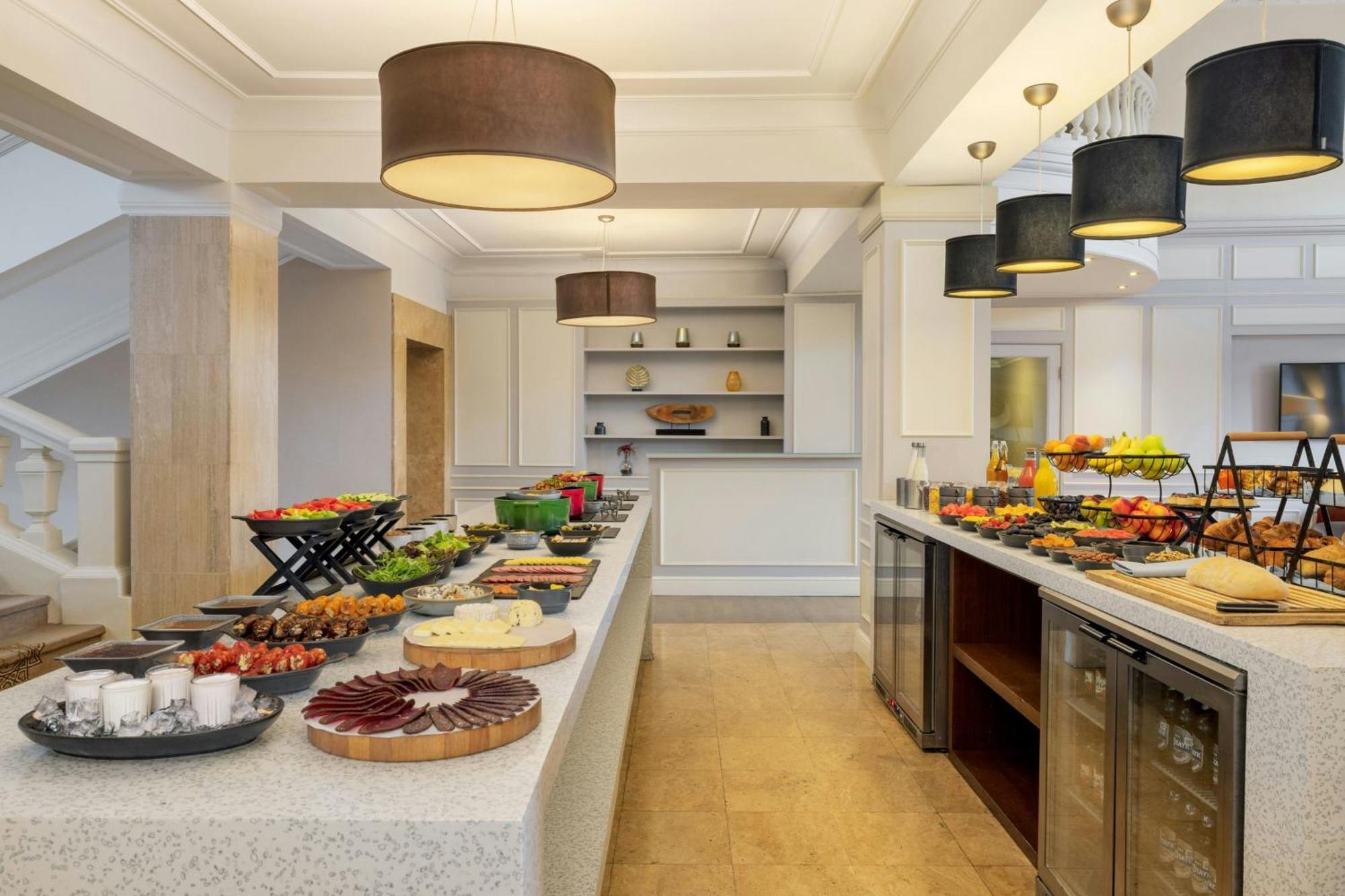 Vice-Presidential Suite Executive lounge access 1 King