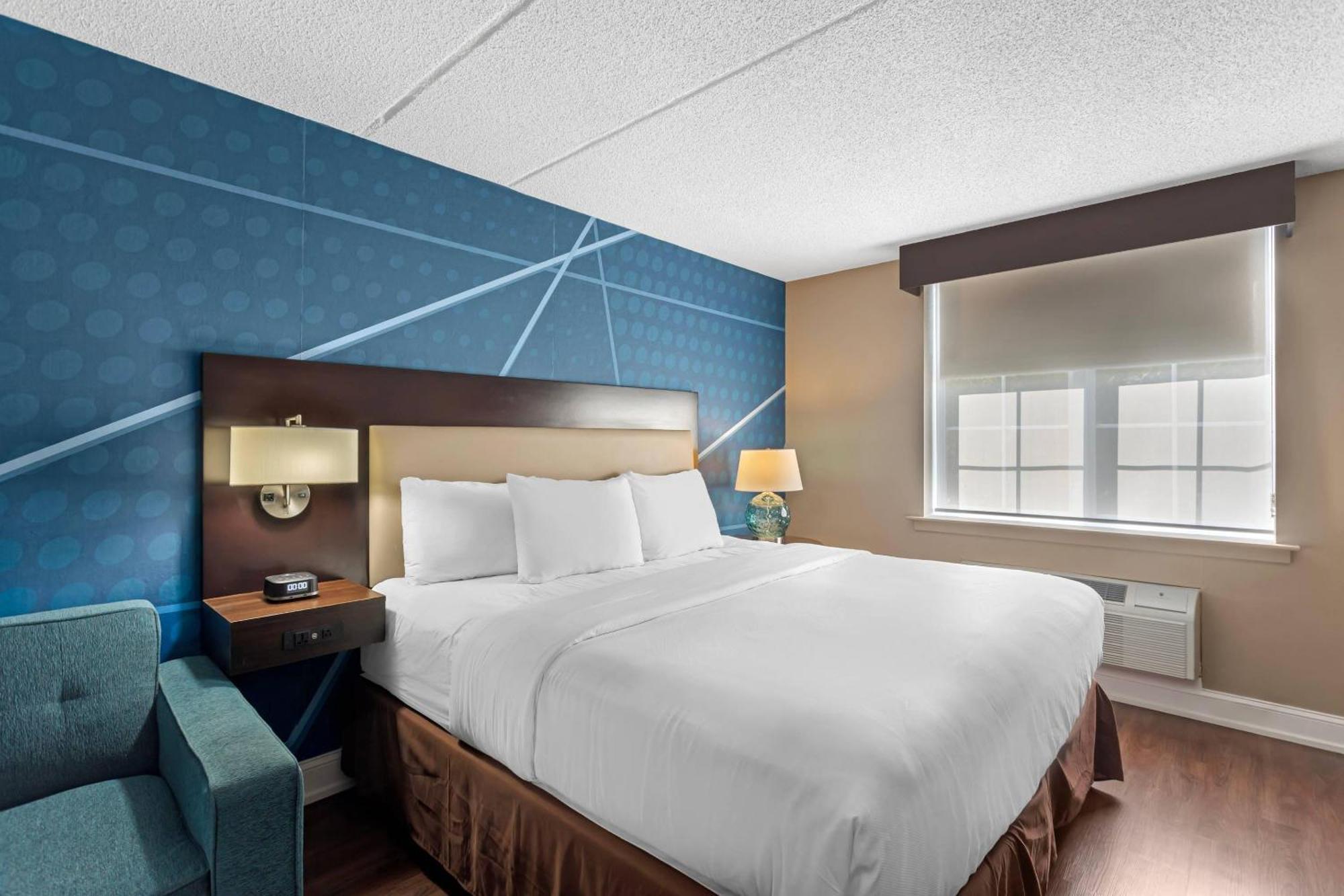 King Suite - Accessible/Non-Smoking