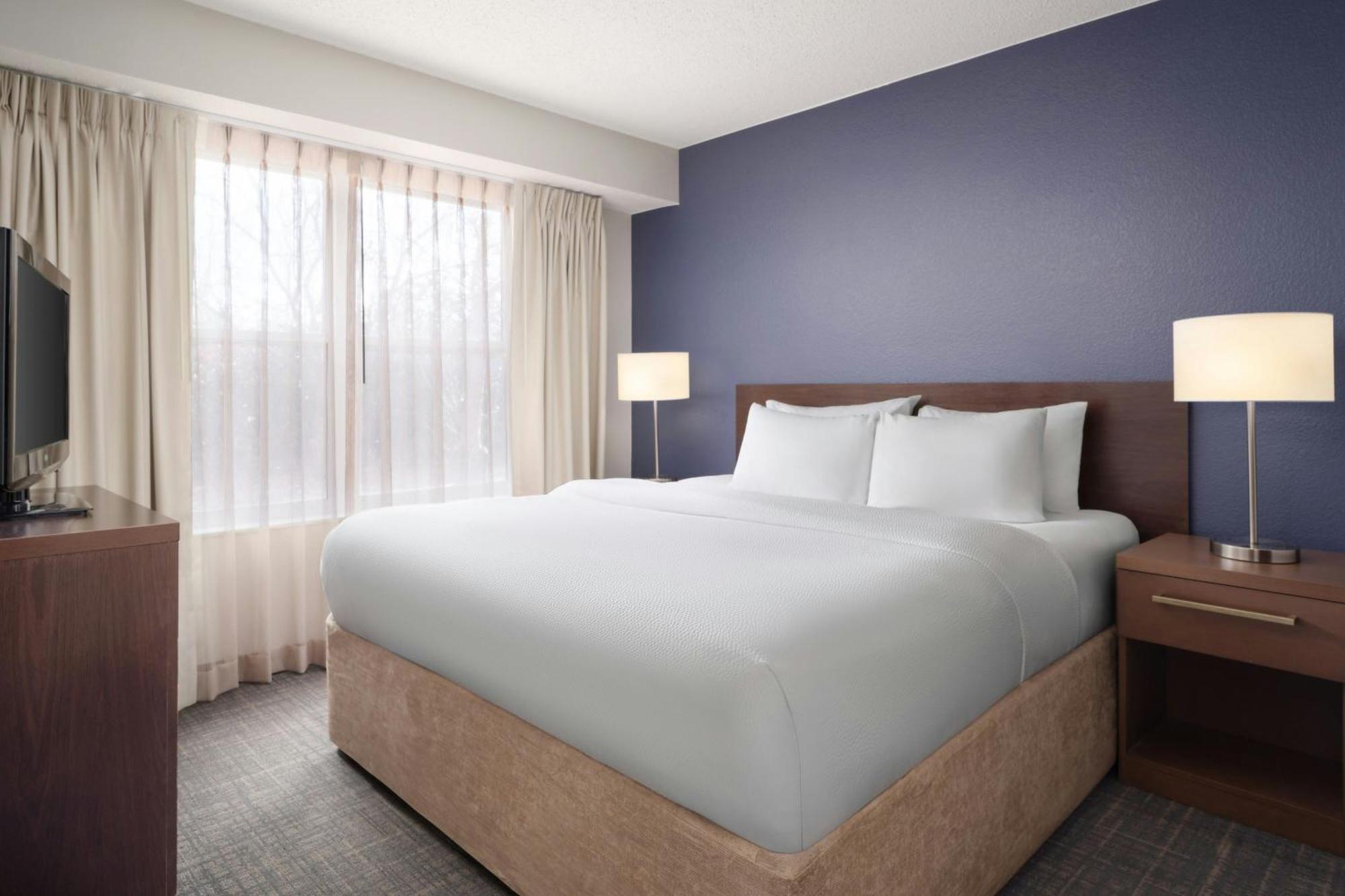 Two Bedroom Suite, One King, One Queen