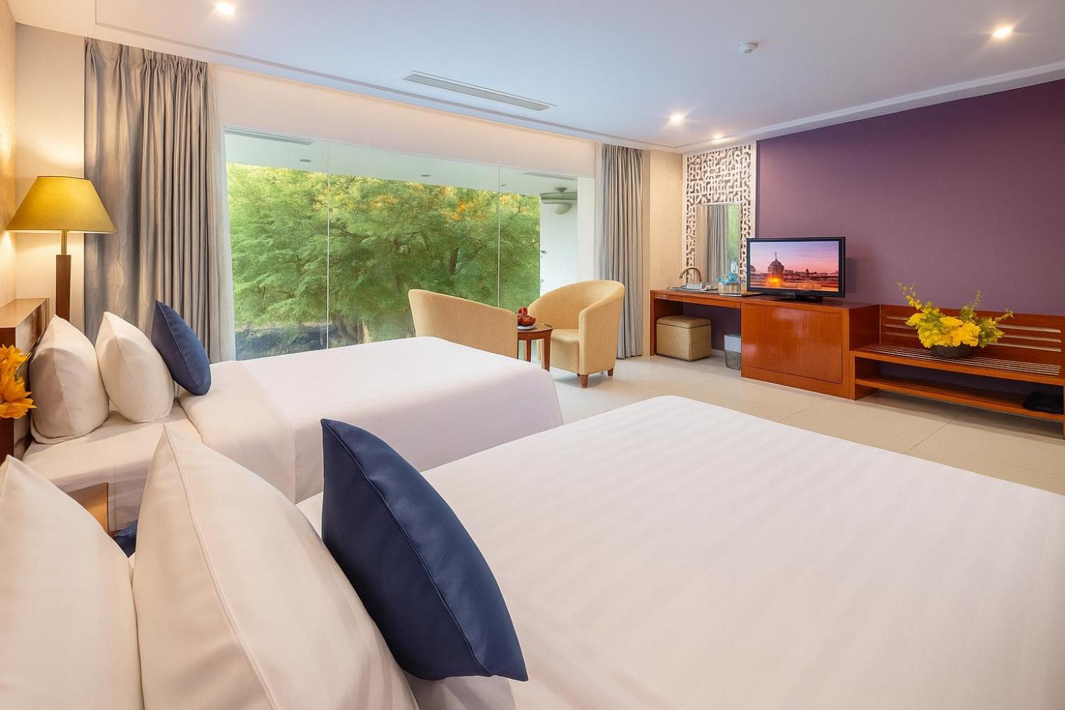 Suite with City View,1742730755:JPEG