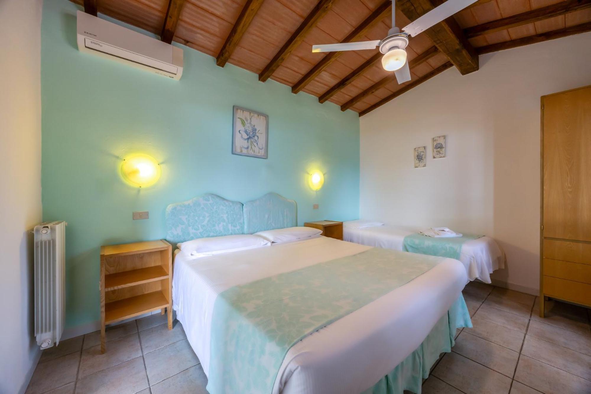 Double Room with Extra Bed With Terrace and Sea View