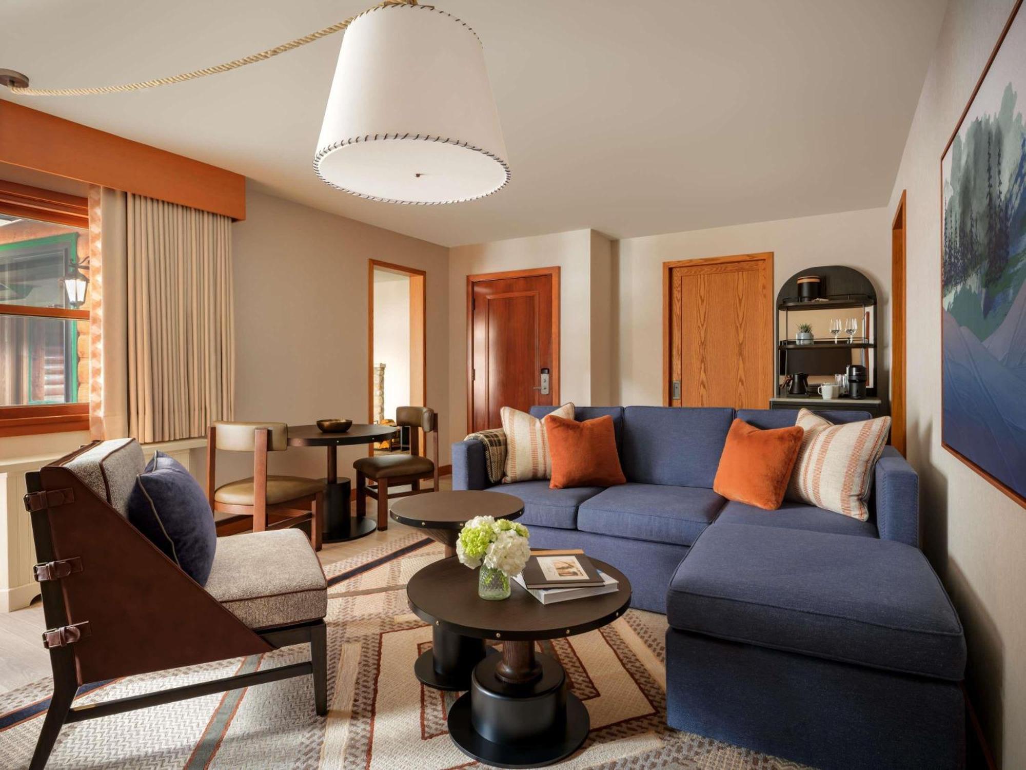 One-Bedroom King Suite with Lake View