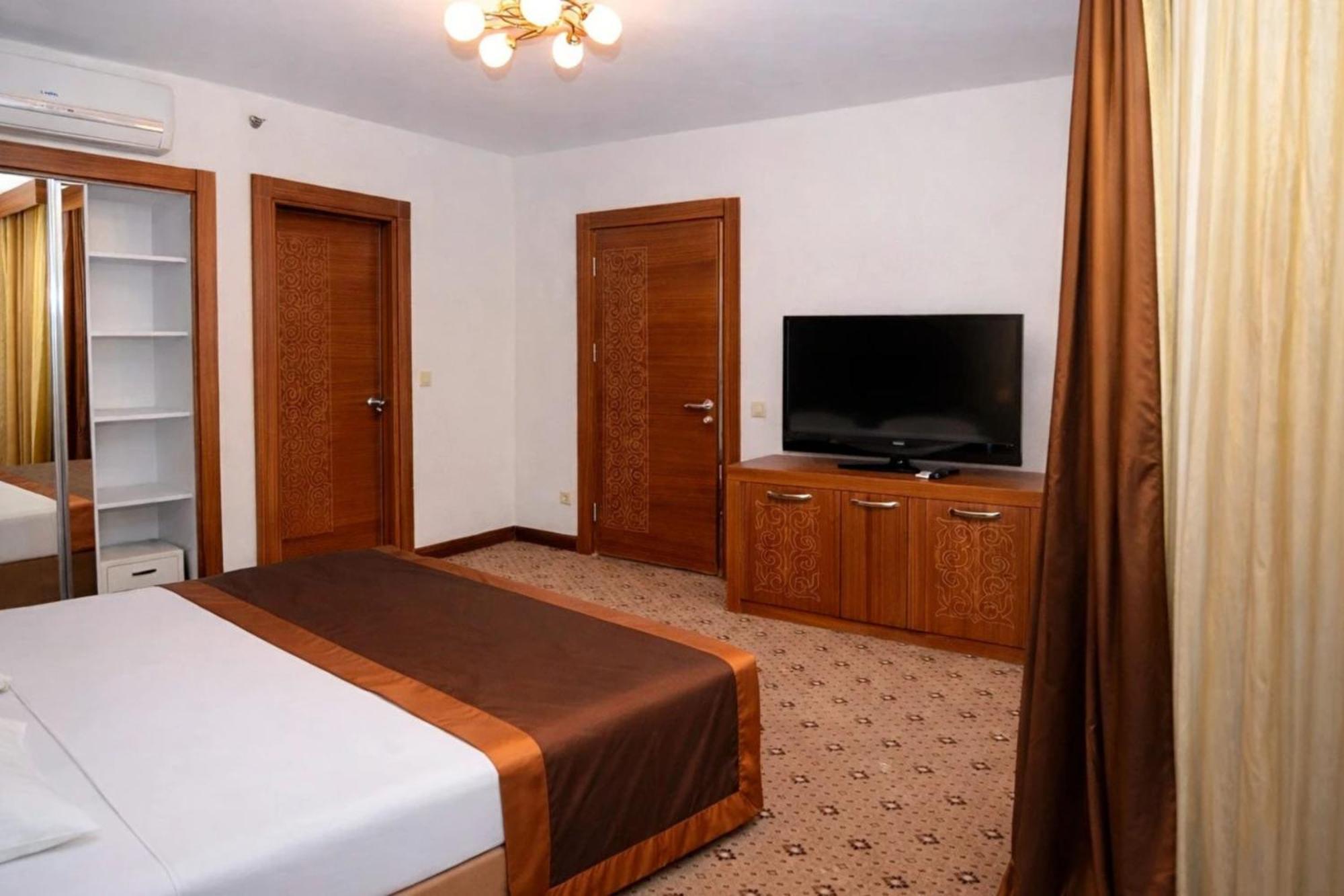Family Room,1742734898:JPEG