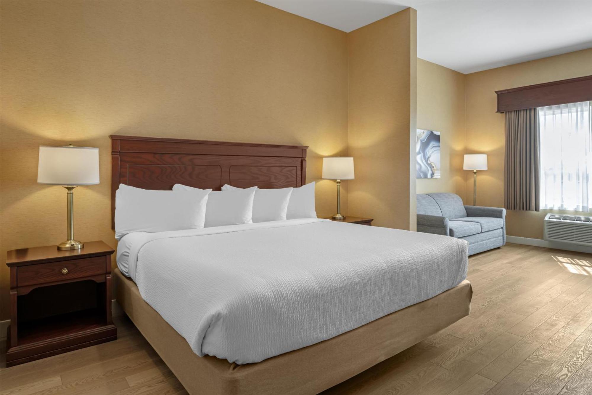 King Suite with Sofa Bed, Fireplace, Sitting Area and Rain Shower - Non-Smoking