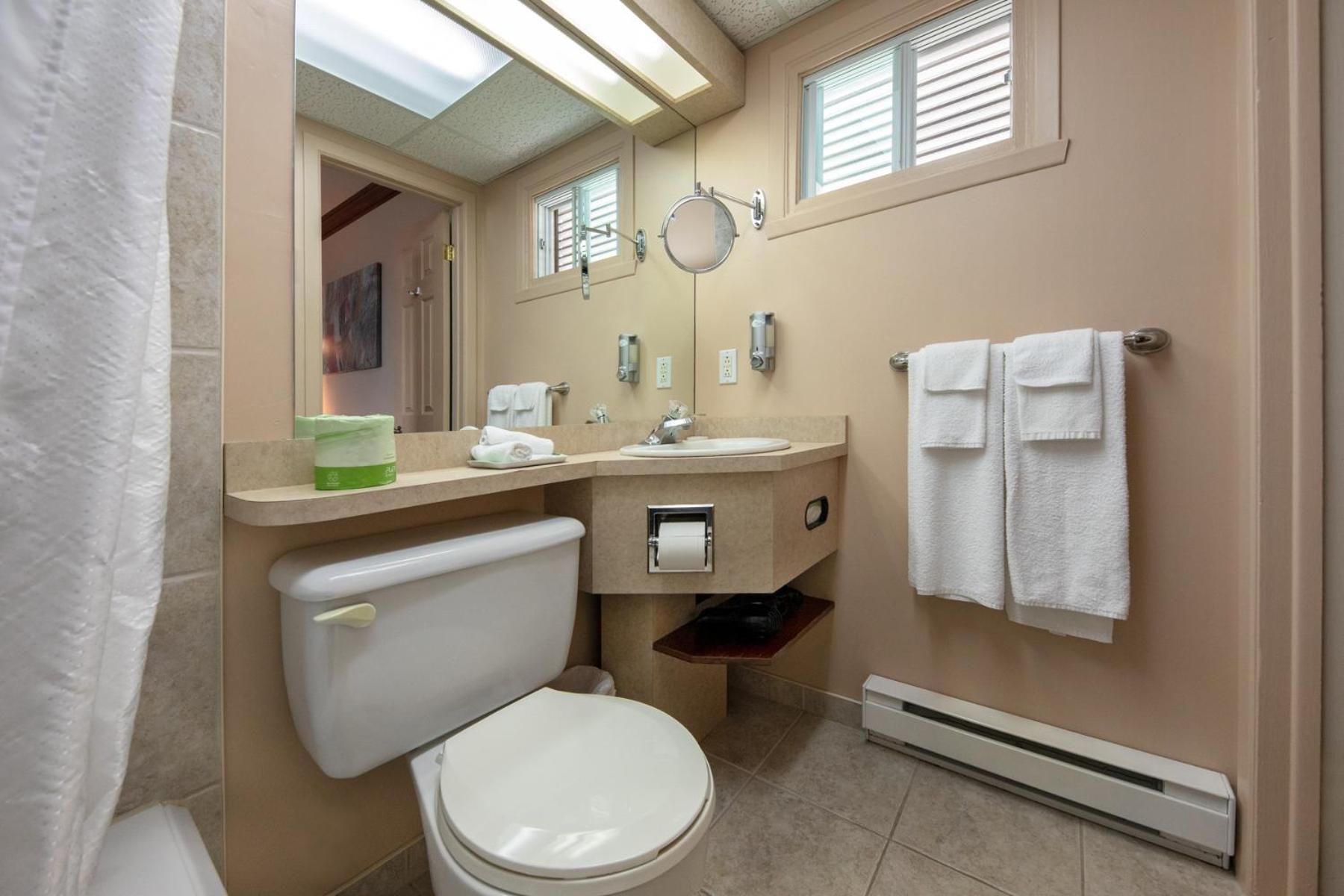 Standard Queen Room with Kitchenette