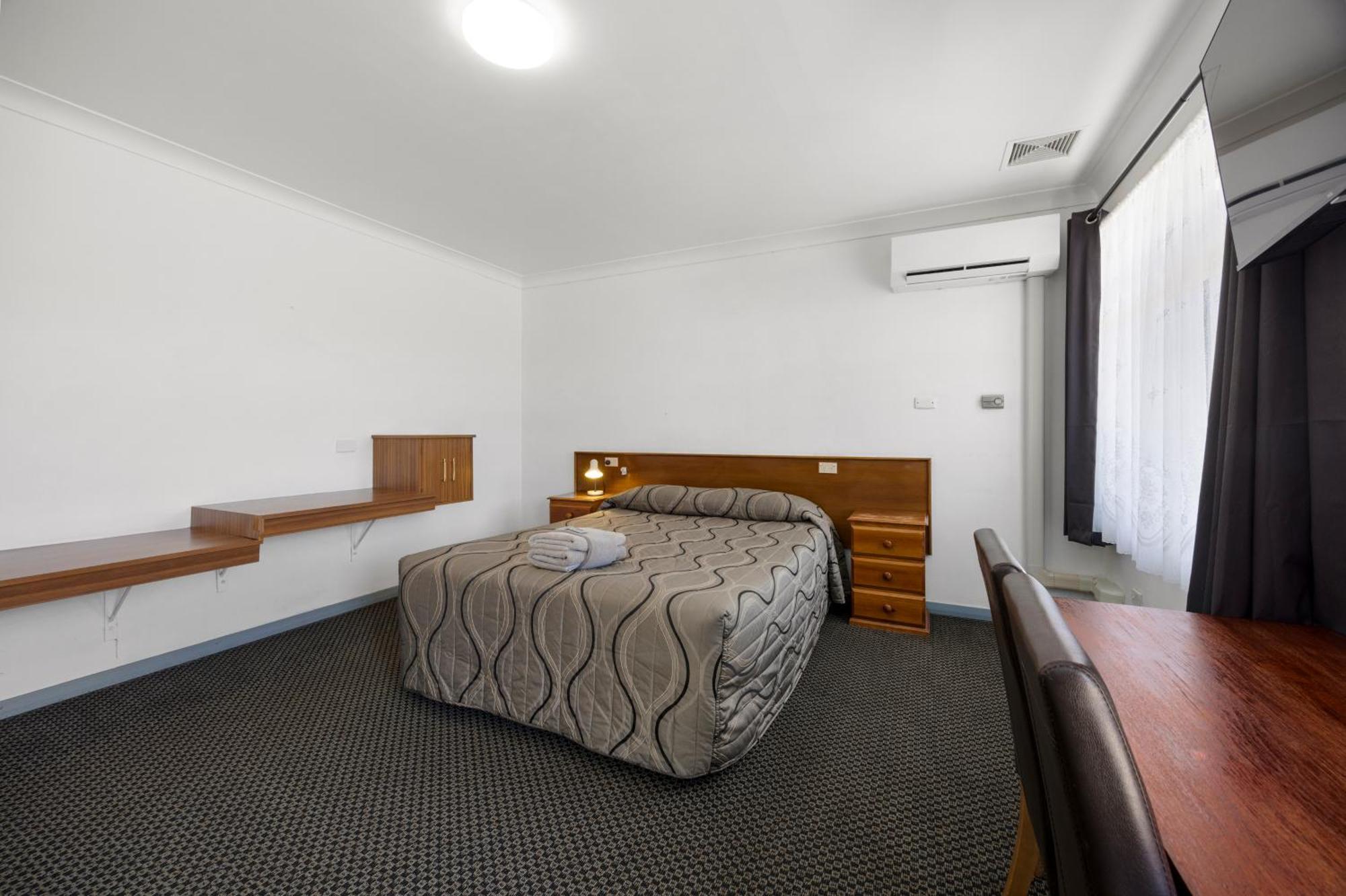 Standard Queen Room