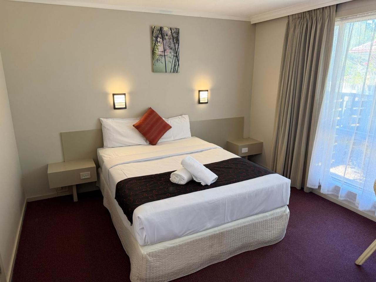 Deluxe Queen Room