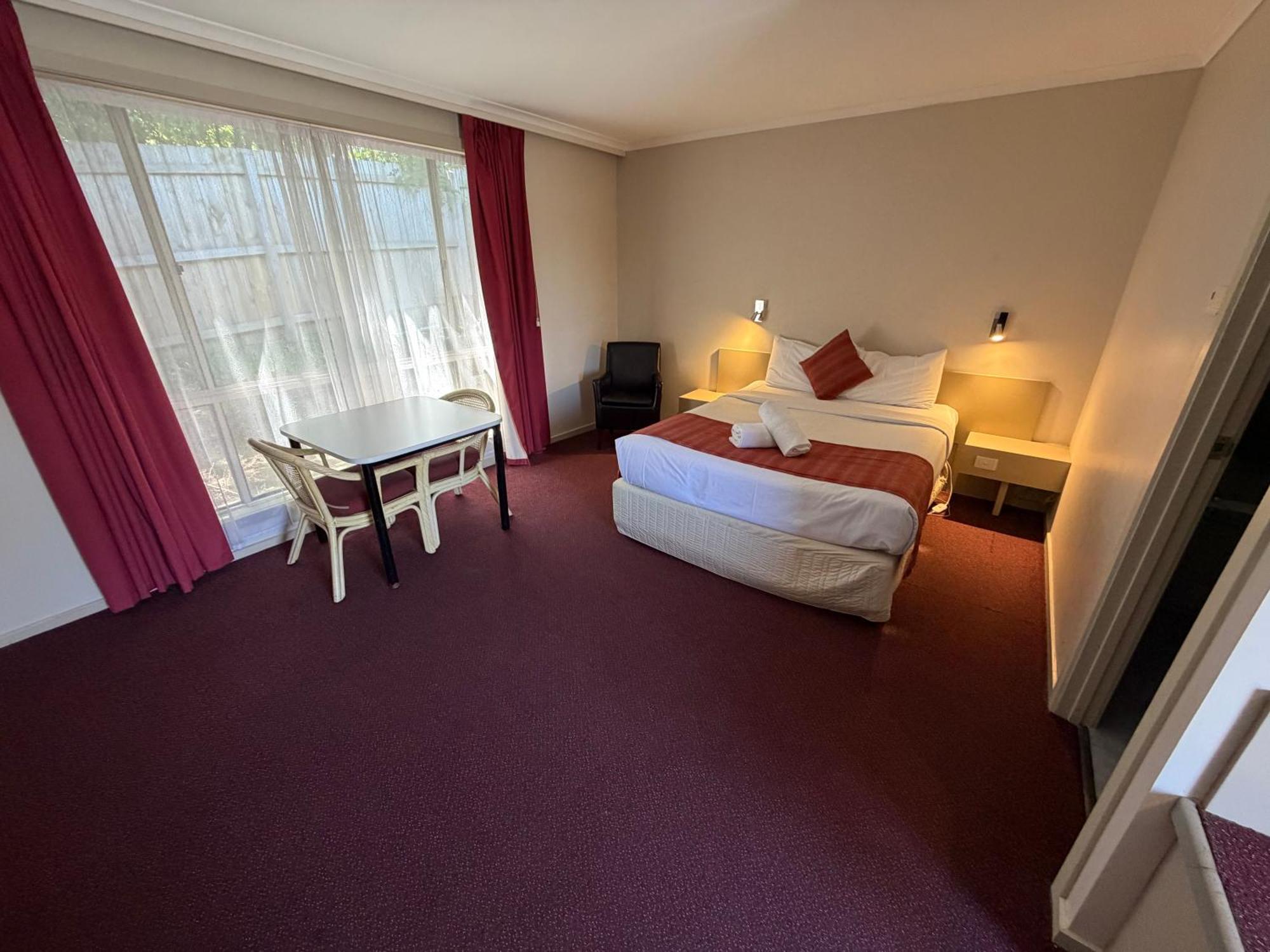 Executive Queen Room with Spa Bath