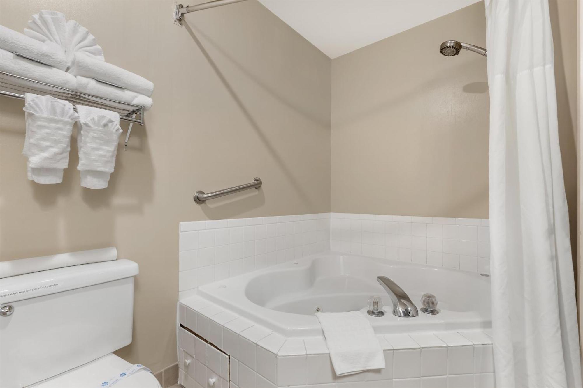 King Room with Spa Bath - Non-Smoking
