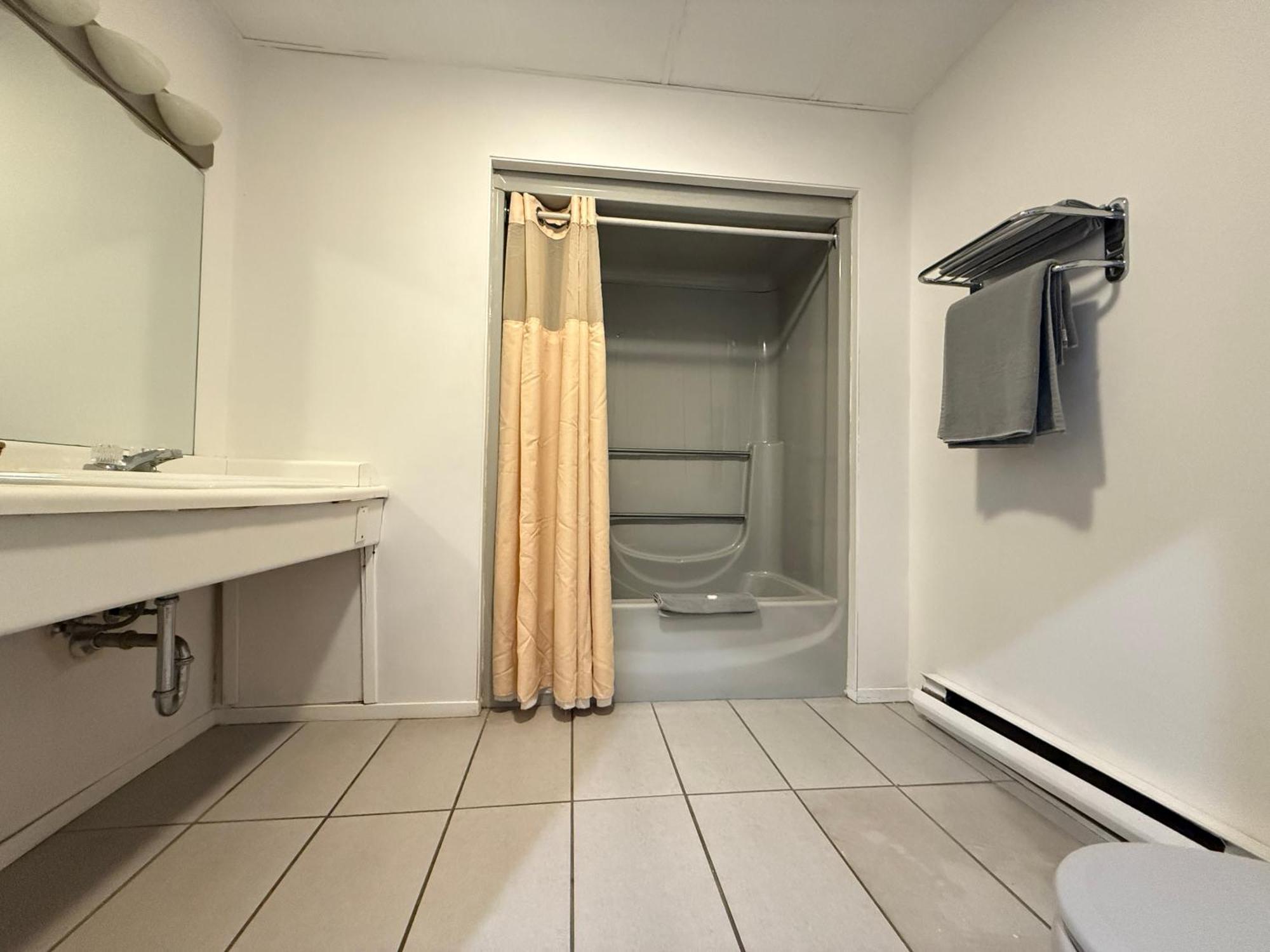 Honeymoon Suite
