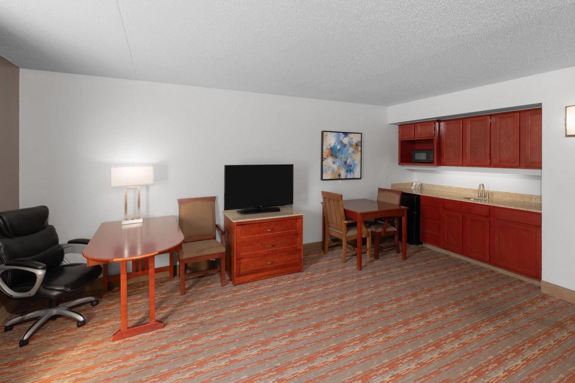 Deluxe King Suite/First Floor, Non-Smoking