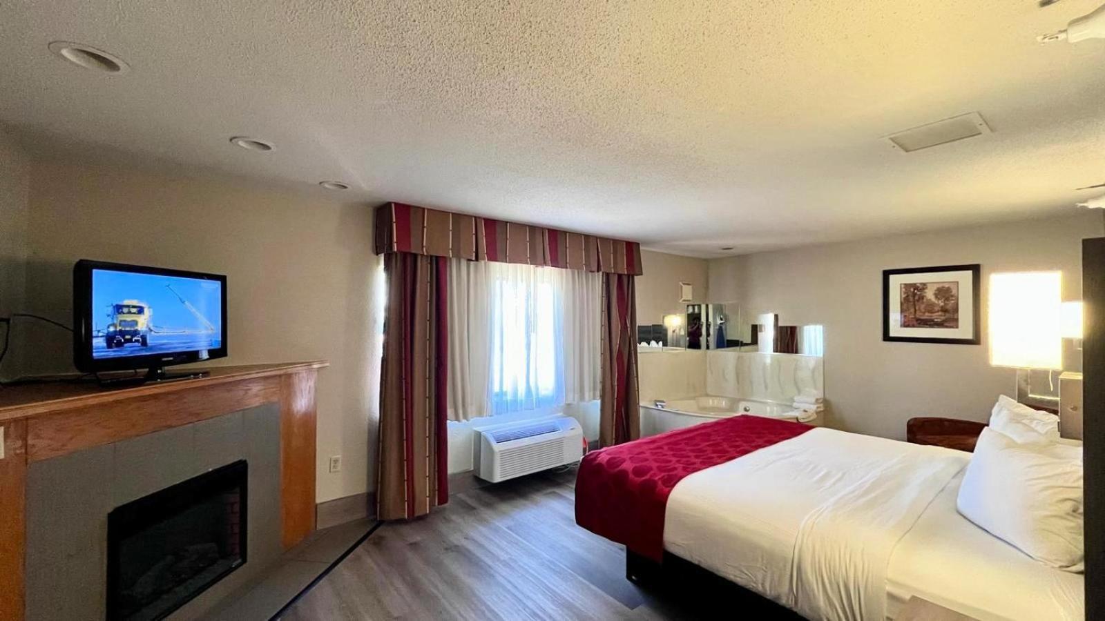 One-Bedroom King Suite with Fireplace and Jetted Tub - Non-Smoking
