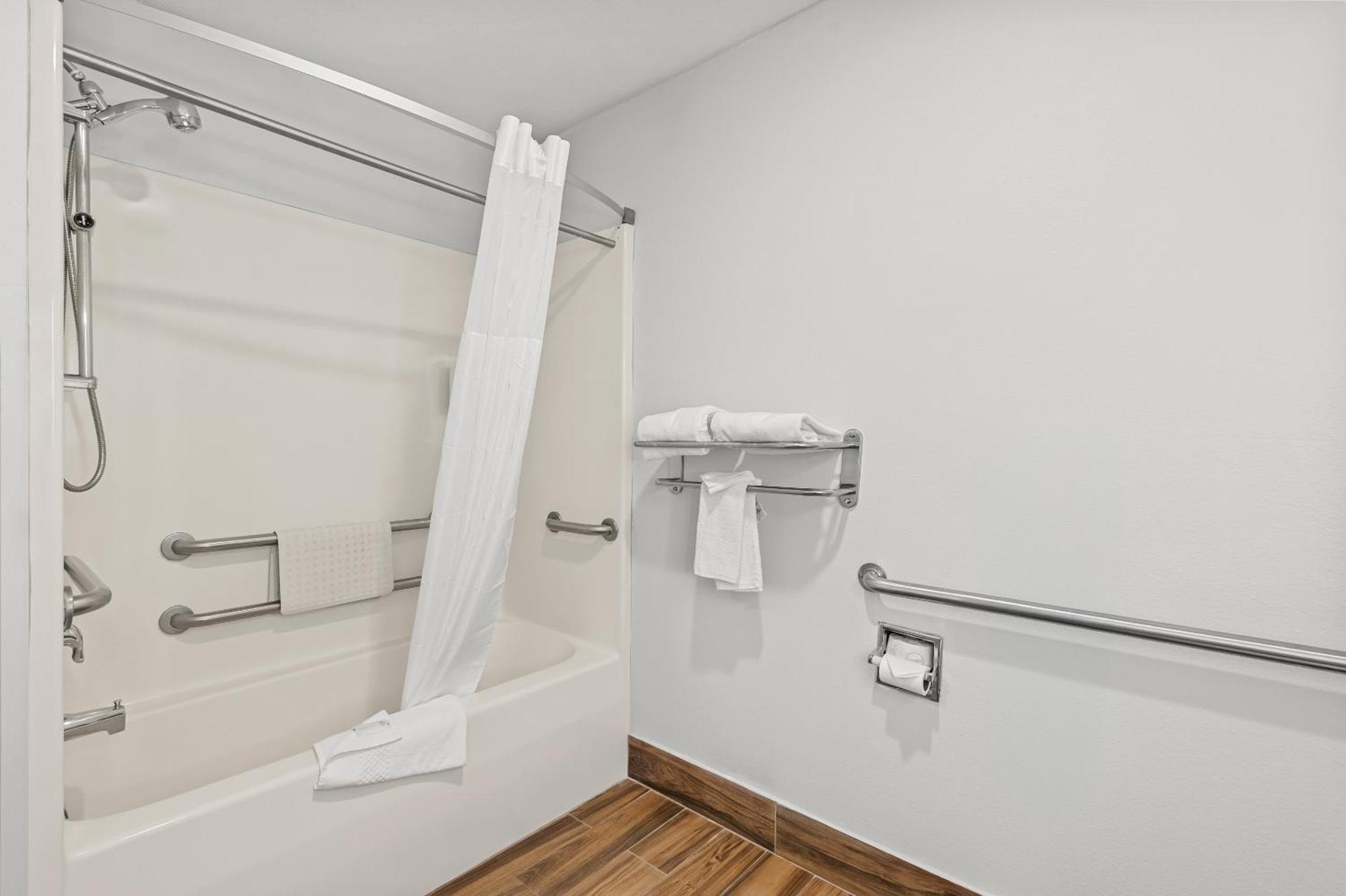 Queen Room - Disability Access/Non Smoking