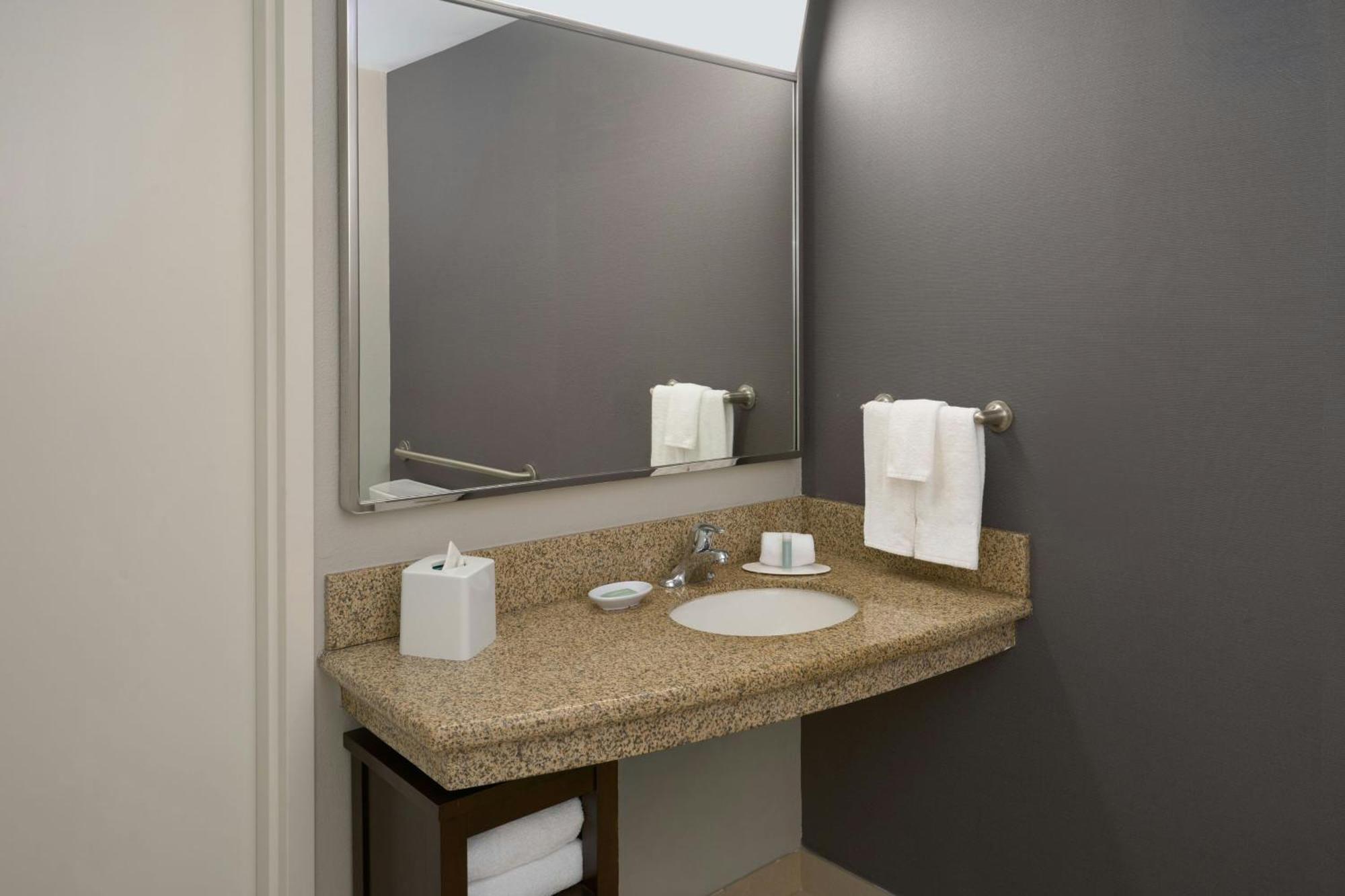 Queen Room with Two Queen Beds and Bathtub - Mobility Access/Hearing Accessible