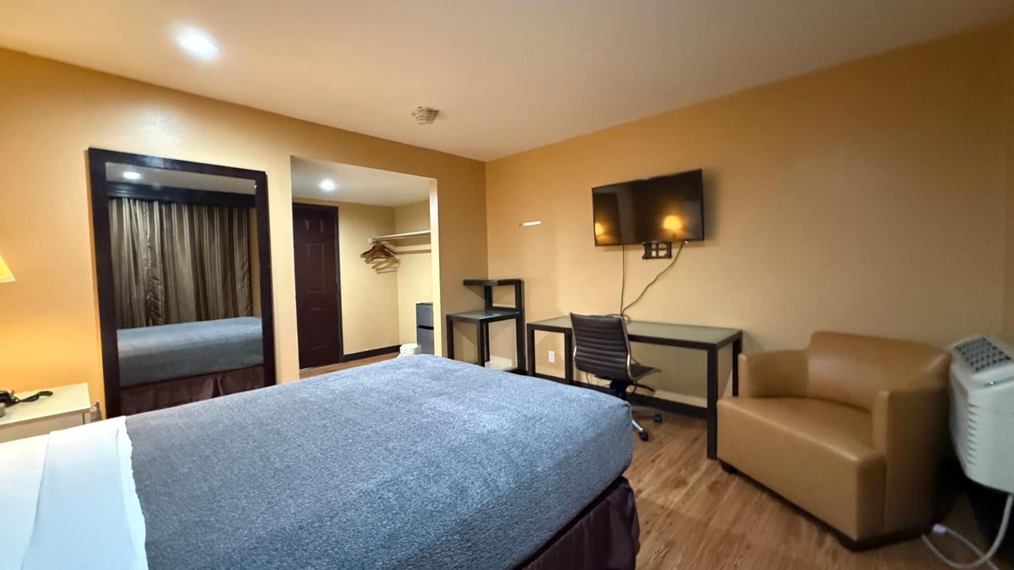 Queen Room - Disability Access