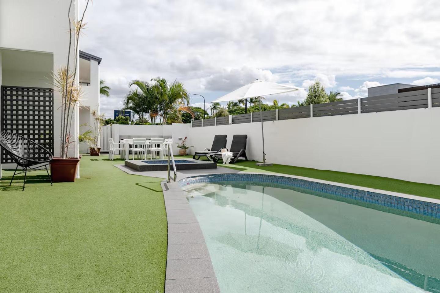 Deluxe One-Bedroom Apartment with Garden View