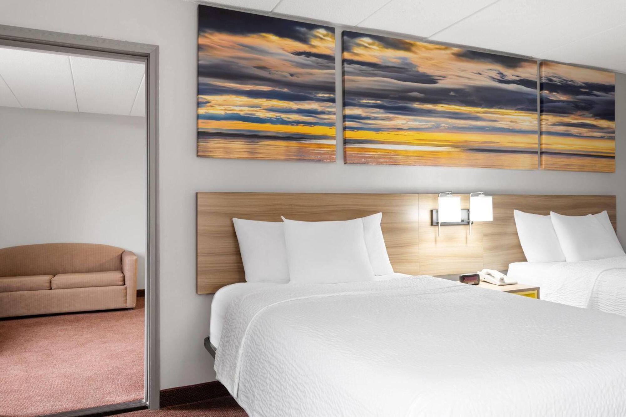 One-Bedroom Suite Two Double Beds Non-Smoking