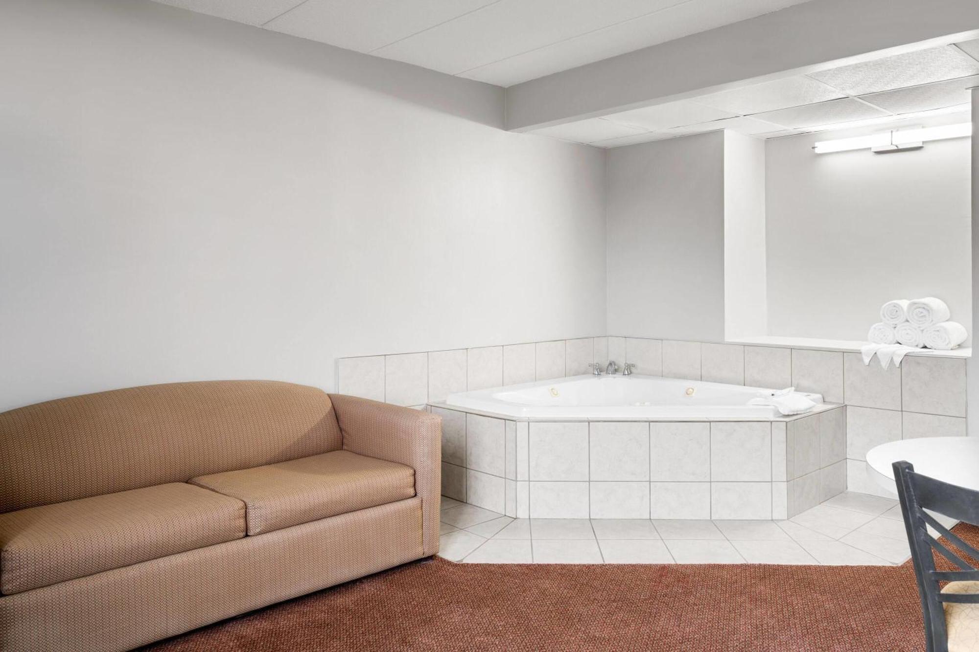 One-Bedroom Suite Two Double Beds Non-Smoking