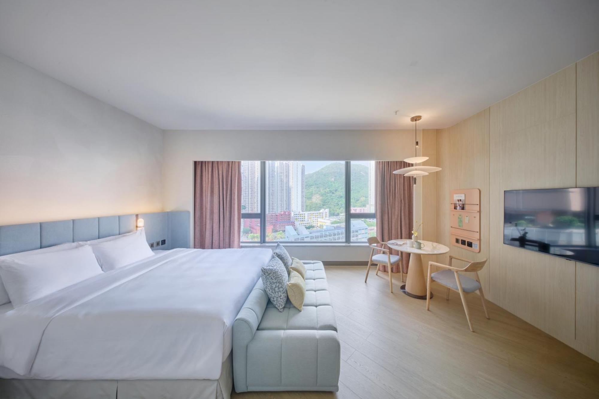Upper Urban Oasis Room King Bed