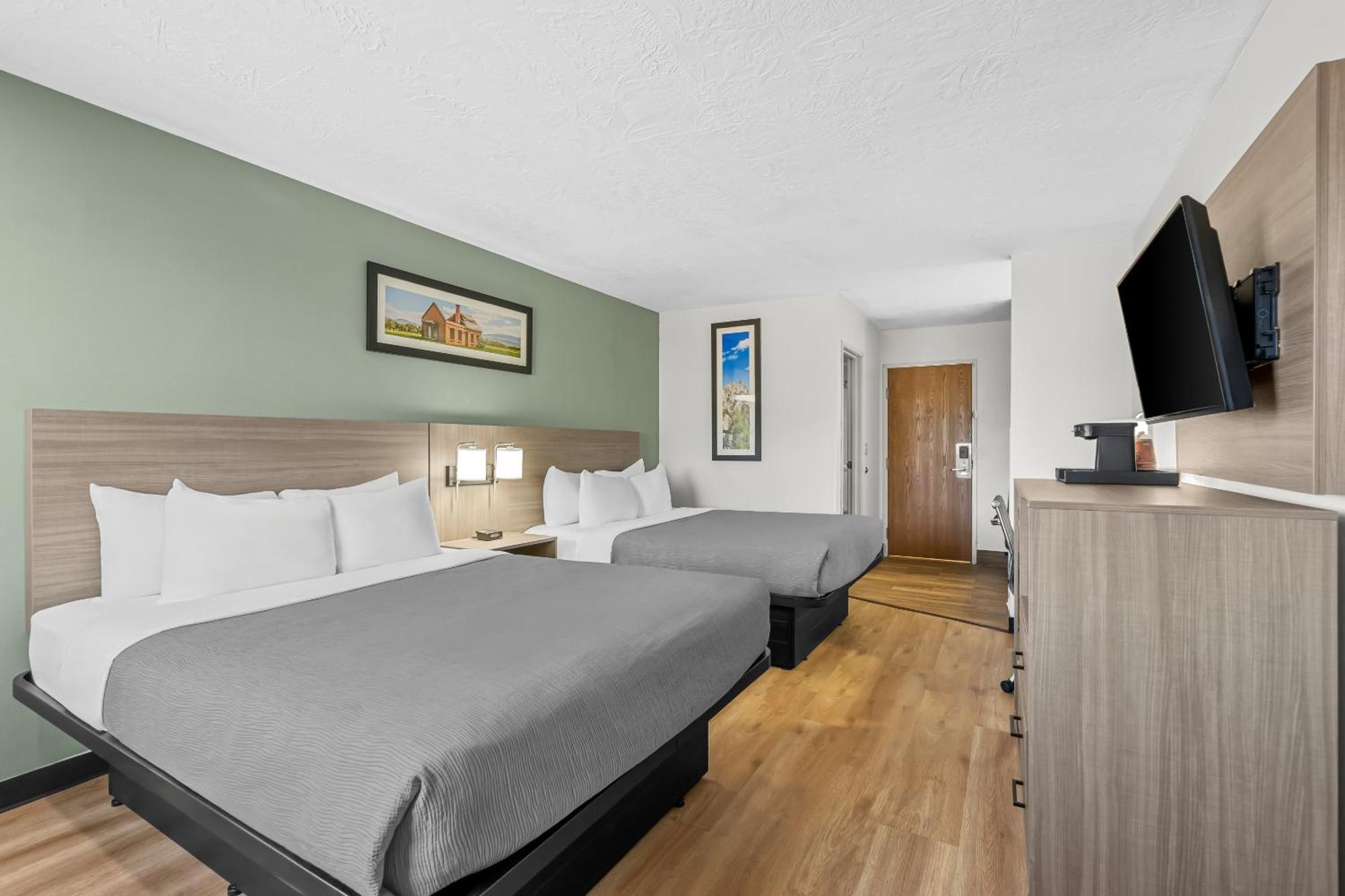 Quadruple Room with Two Queen Beds - Non Smoking
