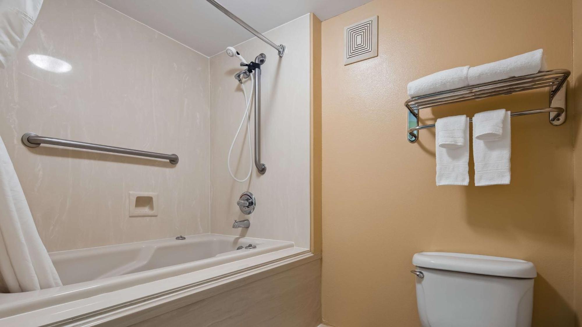 Queen Room with Jetted Tub - Second Floor