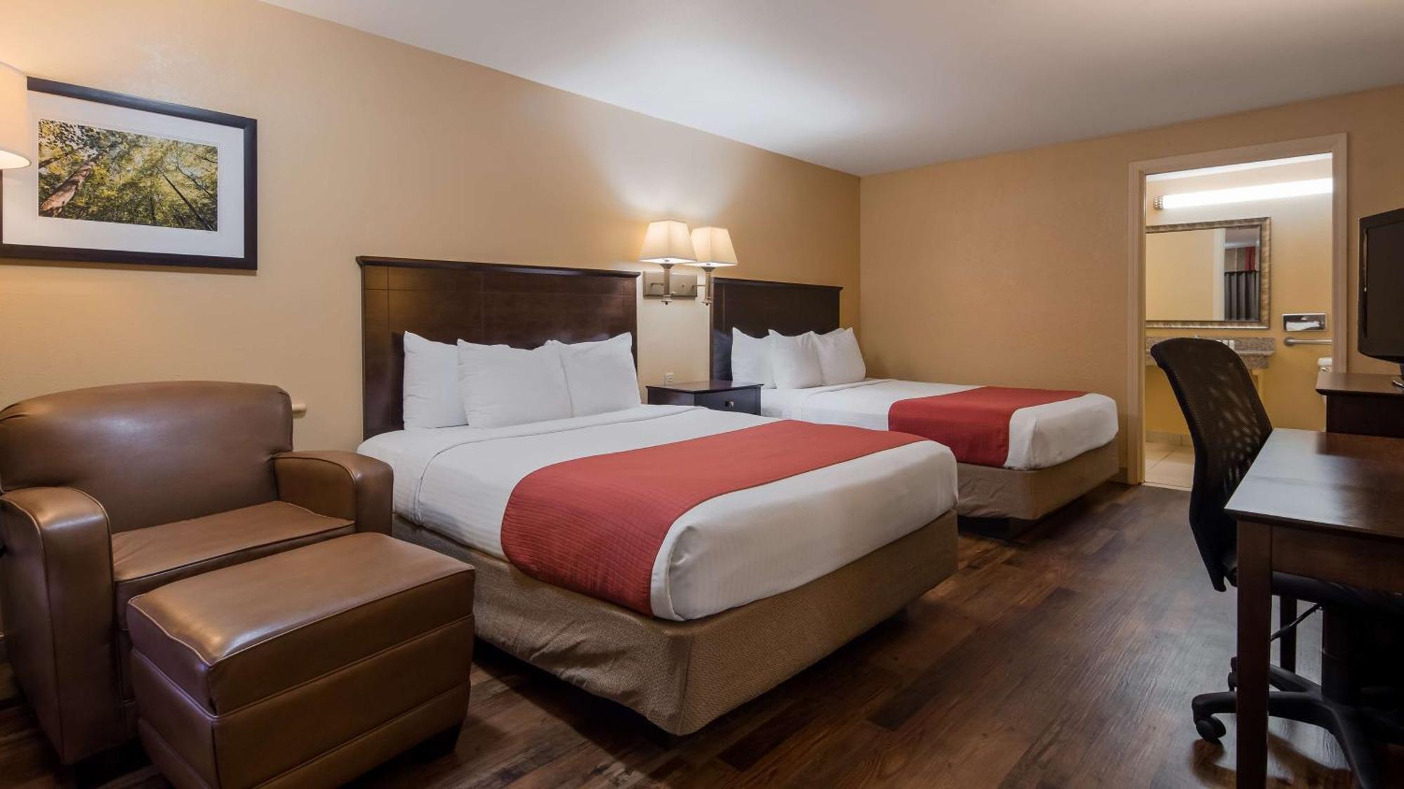 Queen Room with Two Queen Beds and Bath Tub - Disability Access/Non-Smoking