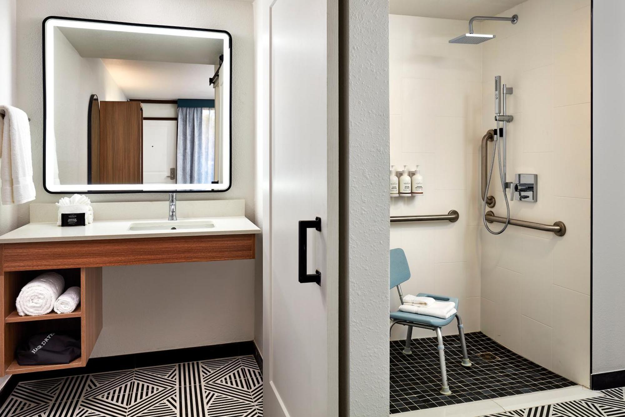 Queen Room - Disability Access