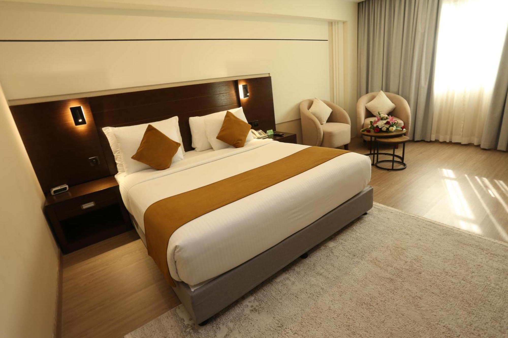 Superior King Room City View